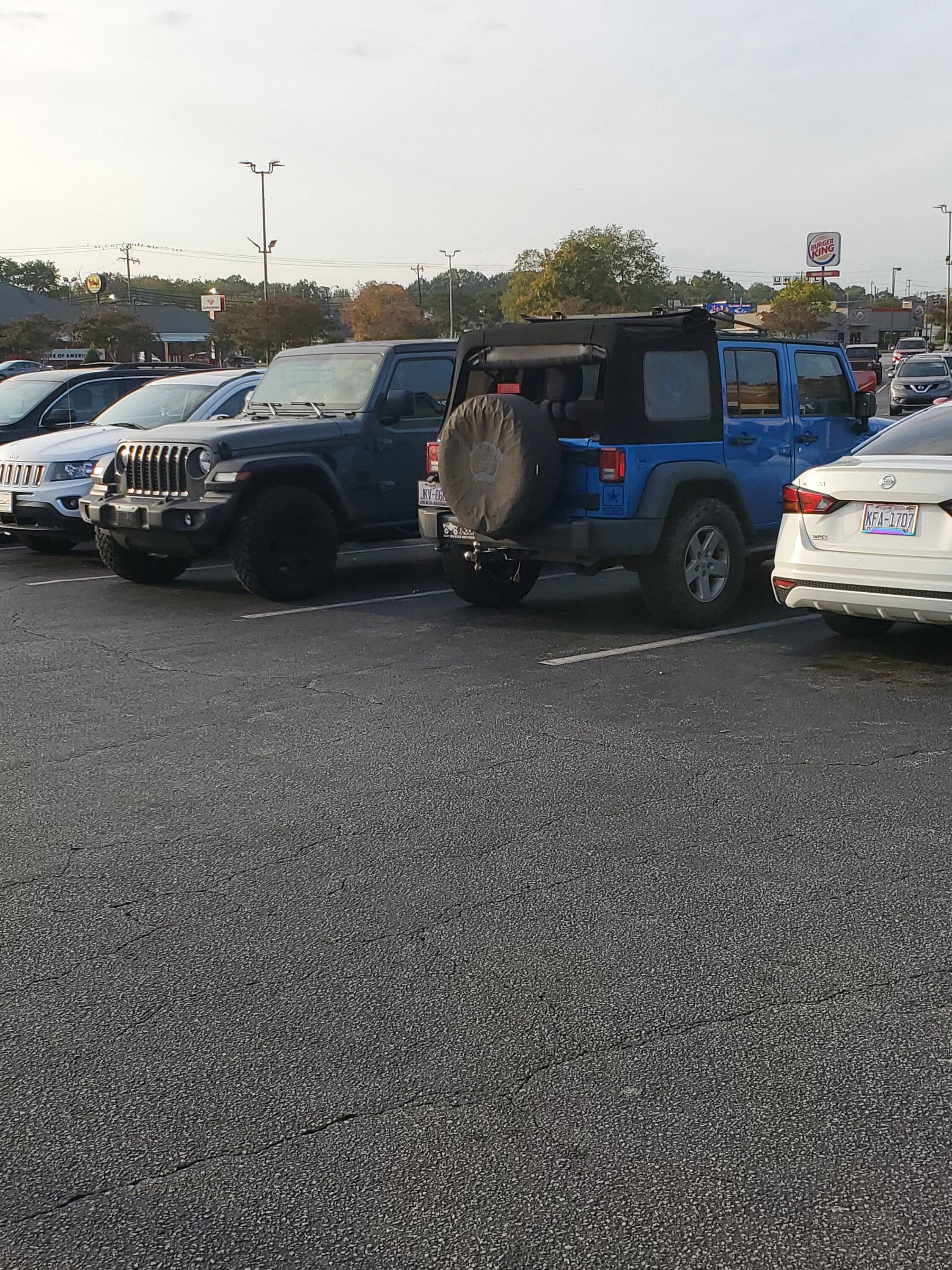 Jeep Gladiator Jeeps Parking Next To Jeeps 20231005_175129