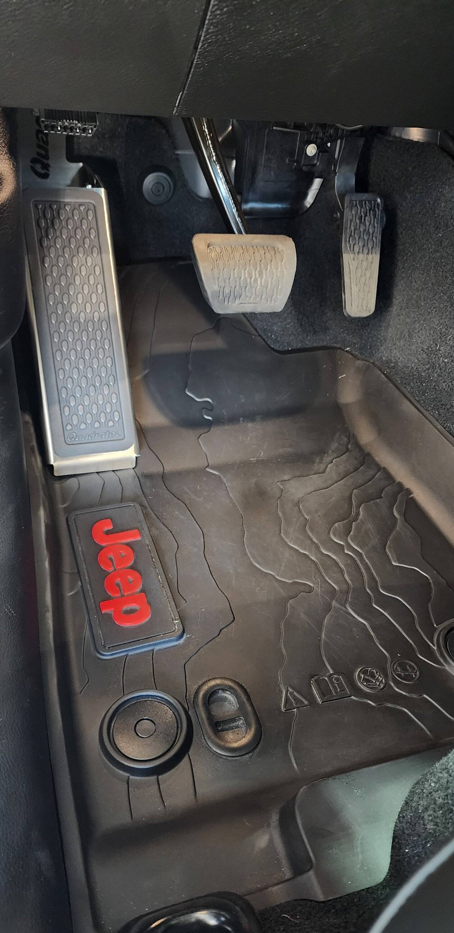 Jeep Gladiator Quadratec dead pedal installed 20231004_132715