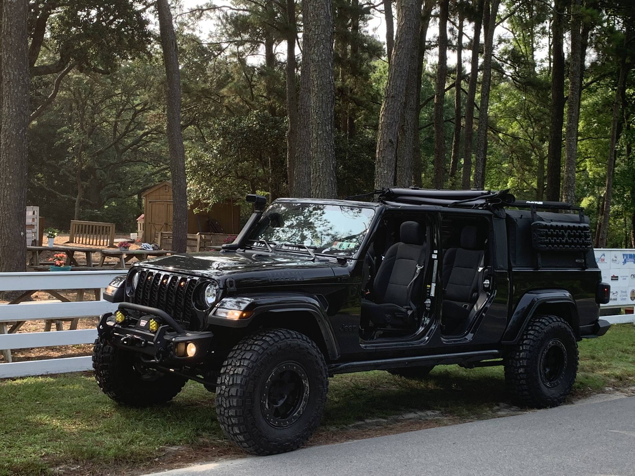 Jeep Gladiator BLACK Gladiator JT Club CB6F39DE-FBEC-44F8-A764-0F328EC9EA06