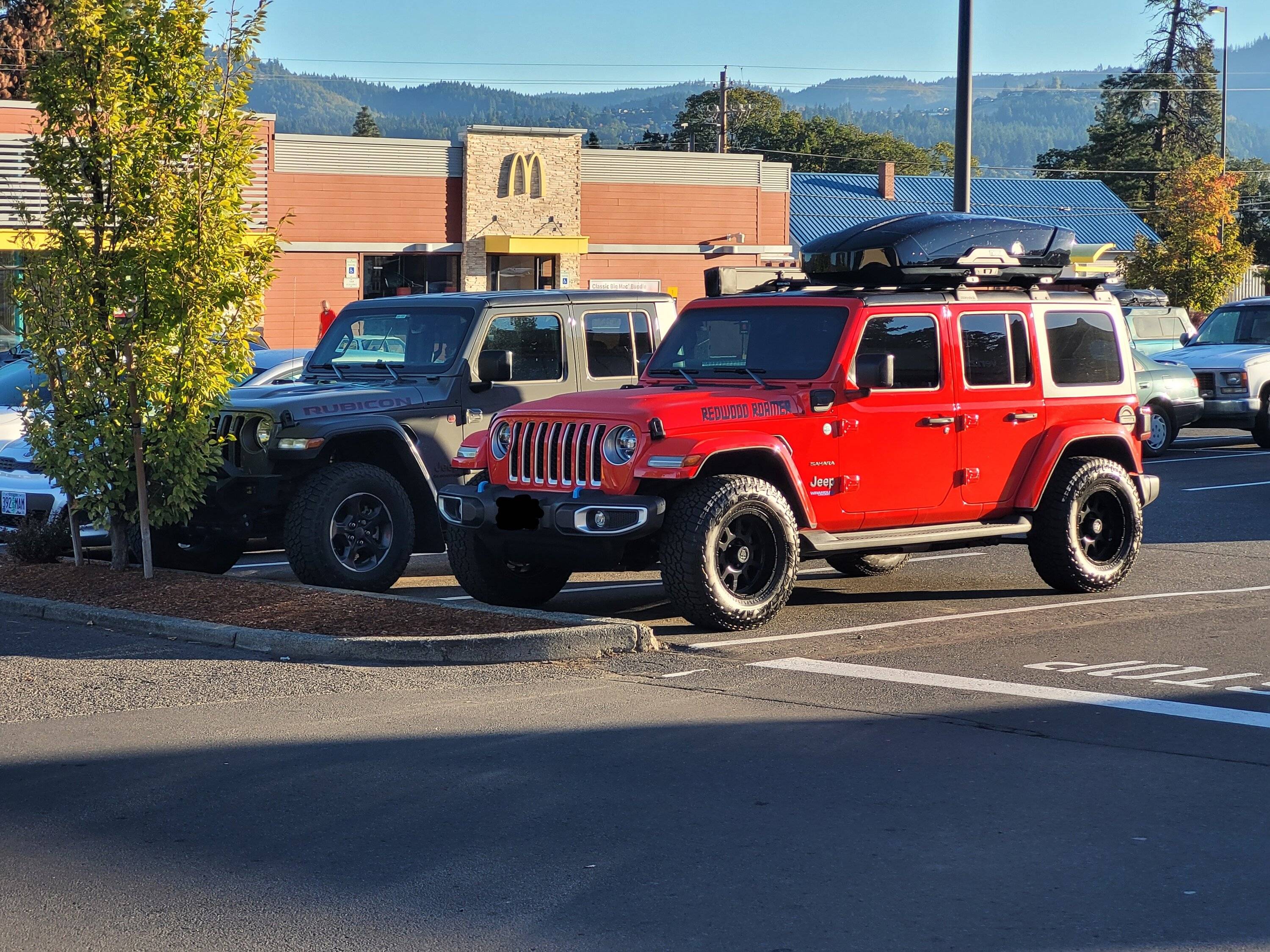 Jeep Gladiator Jeeps Parking Next To Jeeps 20231006_083114~2