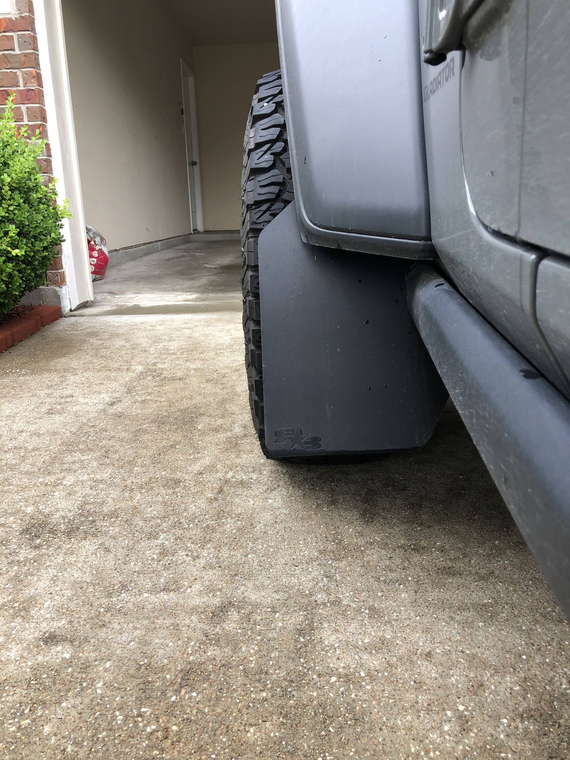 Jeep Gladiator Anyone installed Xtreme Recon Fenders on JT? IMG_4151