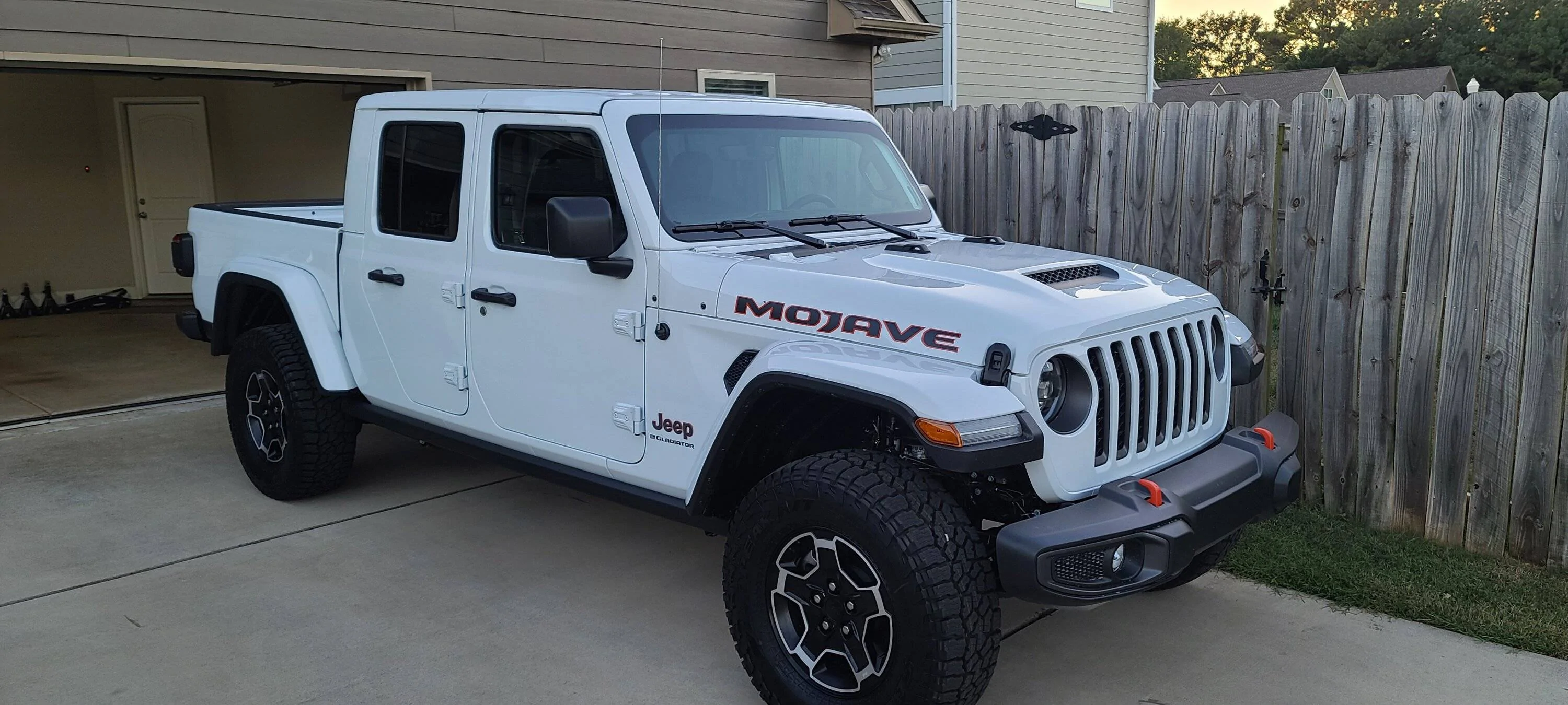 Jeep Gladiator Maverick to a Mojave 20231007_181021