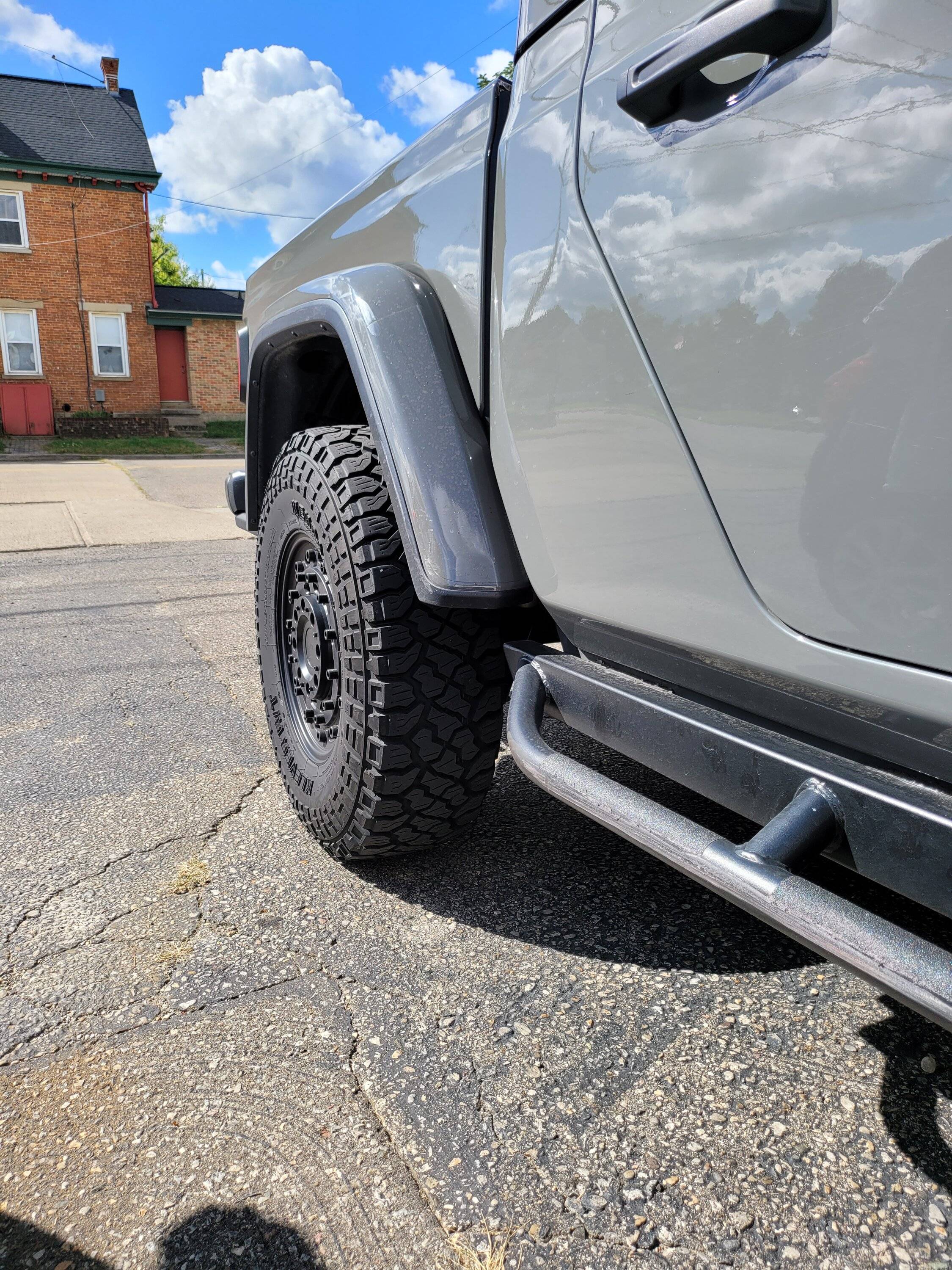 Jeep Gladiator Dont go cheap on rock rails (traffic accident) 20231007_120938