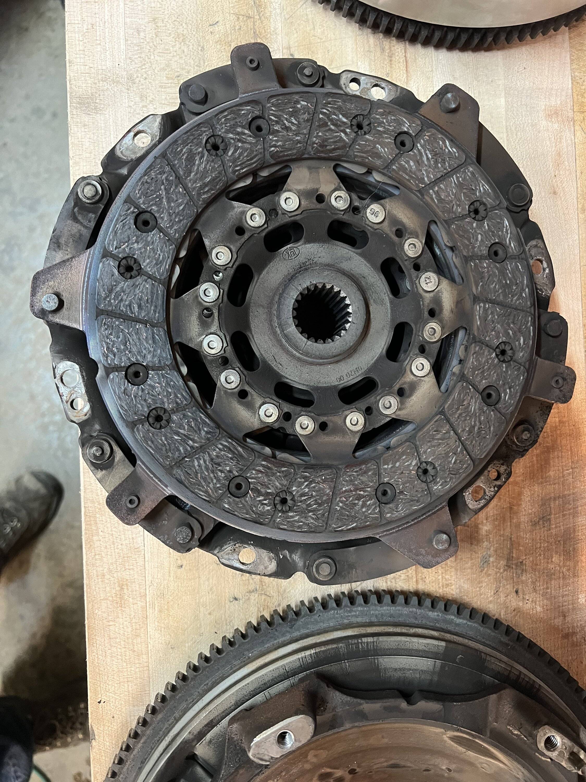 Jeep Gladiator Pics & examination of 70,000 mile factory clutch IMG_2570