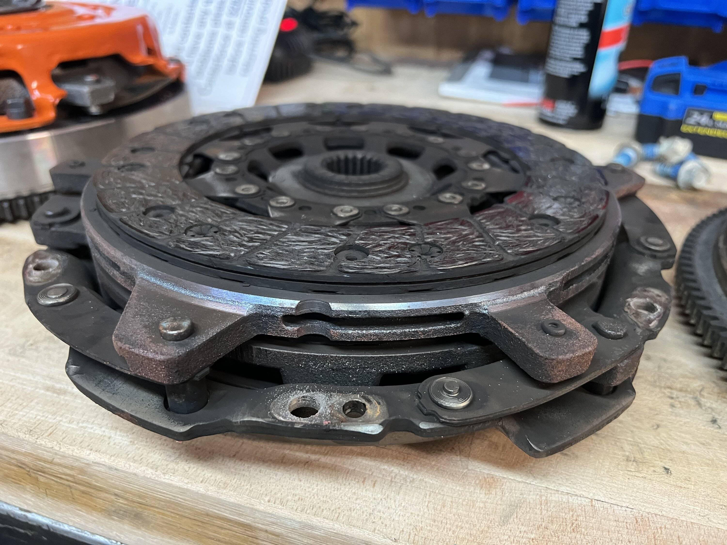 Jeep Gladiator Pics & examination of 70,000 mile factory clutch IMG_2571
