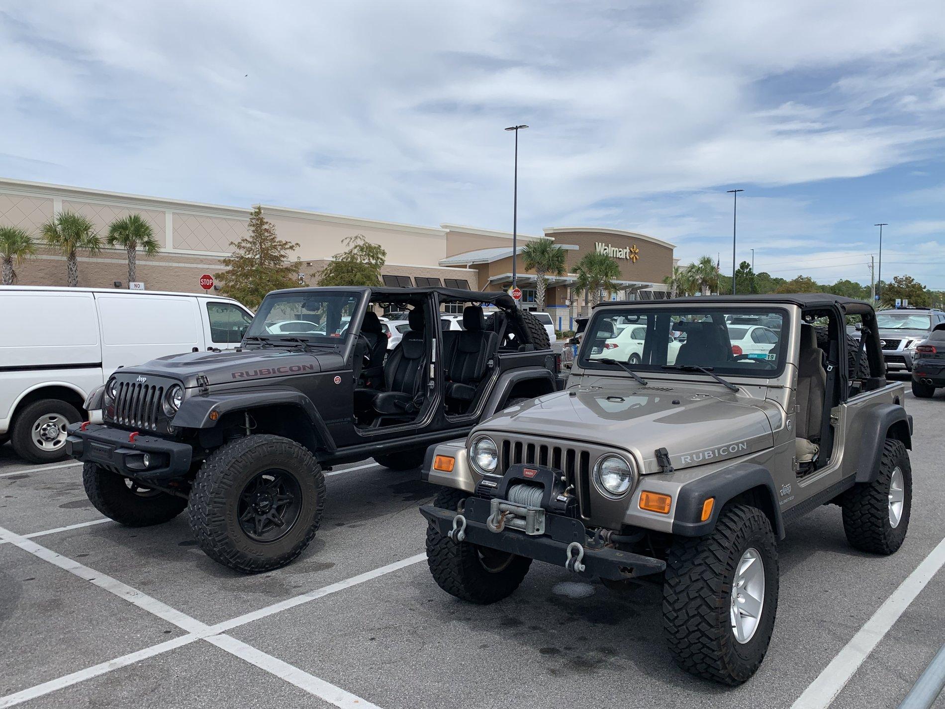Jeep Gladiator Jeeps Parking Next To Jeeps CBD2E050-FBA0-452A-B92E-8F2F303B356C