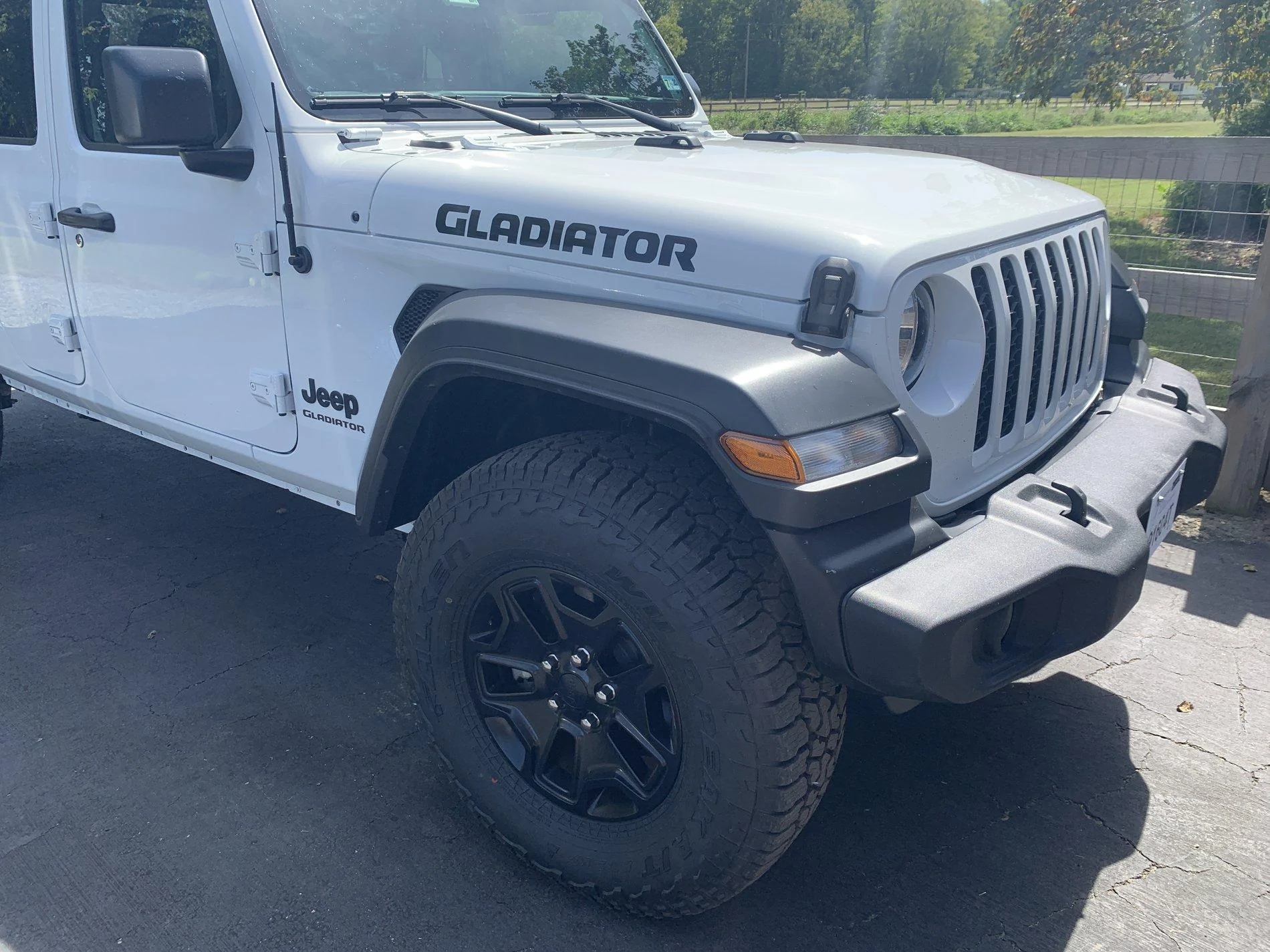 Jeep Gladiator Daniel’s super white JT Sport S max tow 8050DB19-CBB2-4CEC-B8DC-E8F1275B37F2