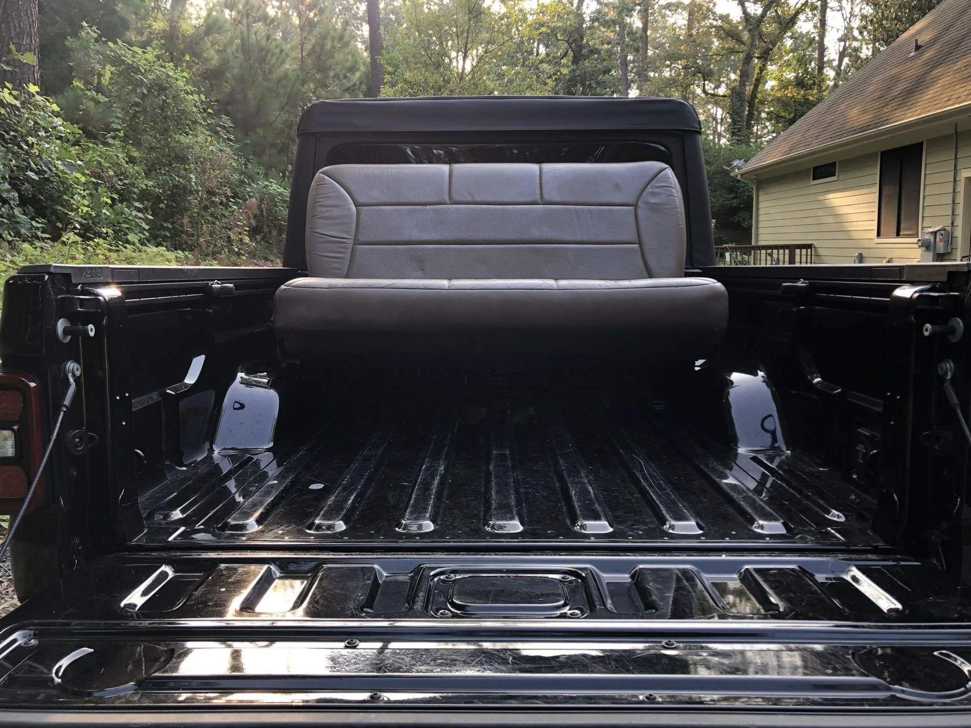 Jeep Gladiator Popular Mechanics: How to Make an Eight-Passenger Jeep Gladiator With 3rd Row gladiatorbed1-jpg-1568122321