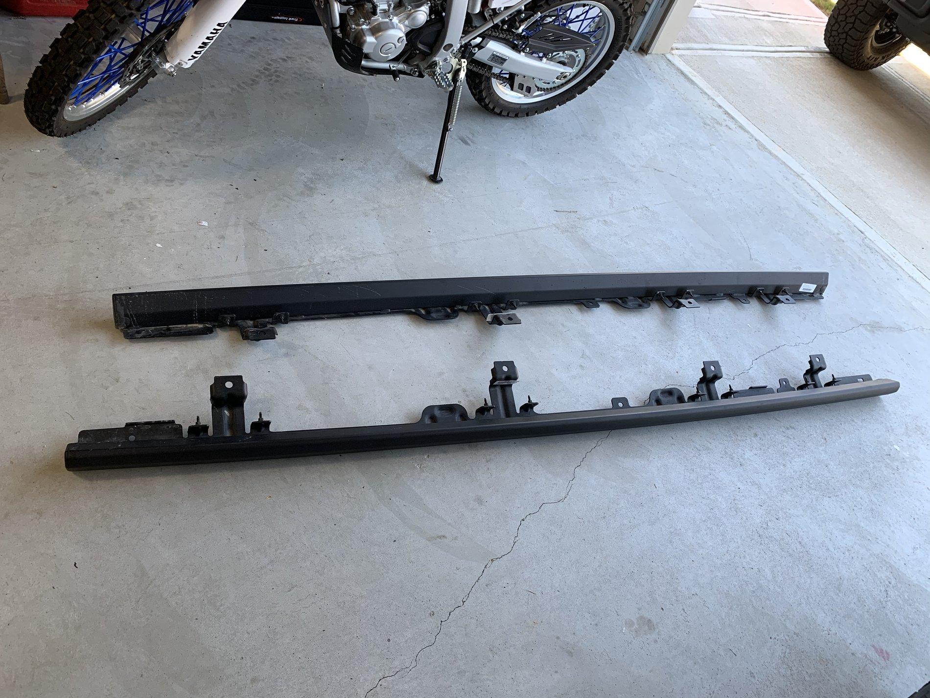 Jeep Gladiator 4 Sale - OEM Gladiator Rubicon Rock Rails. 2FFA04DE-AFC9-4AE1-972D-18765845E792