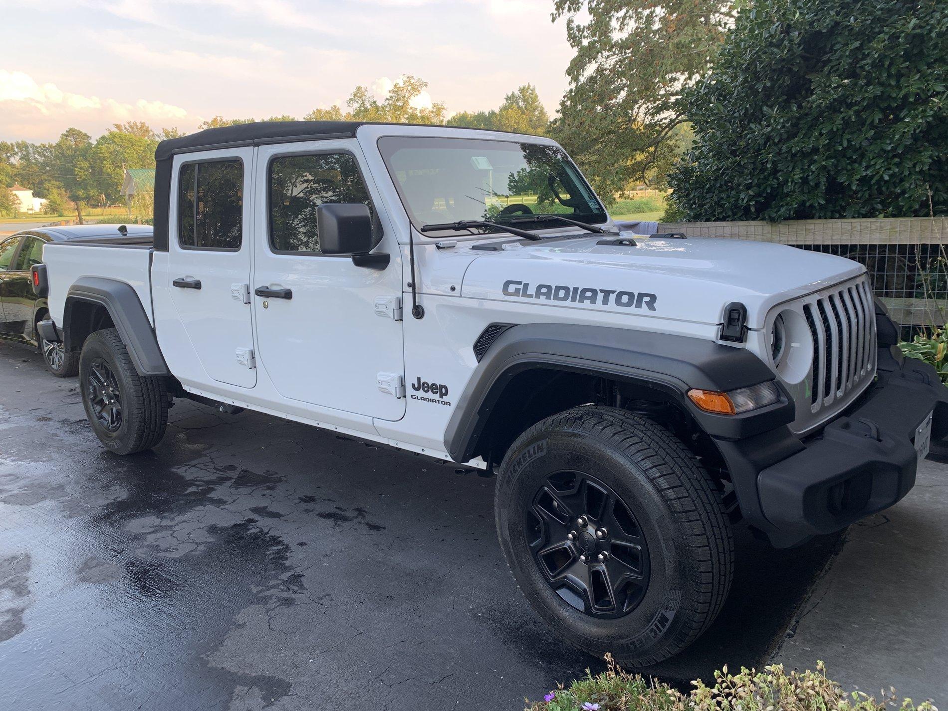 Jeep Gladiator Daniel’s super white JT Sport S max tow 37802274-0CA4-4A6F-8FF6-A3F365CD685D