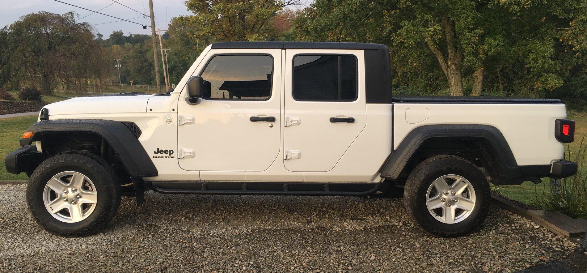 Jeep Gladiator BRIGHT WHITE Gladiator JT Club 7093BC75-47AF-4071-B520-AE348B56E436