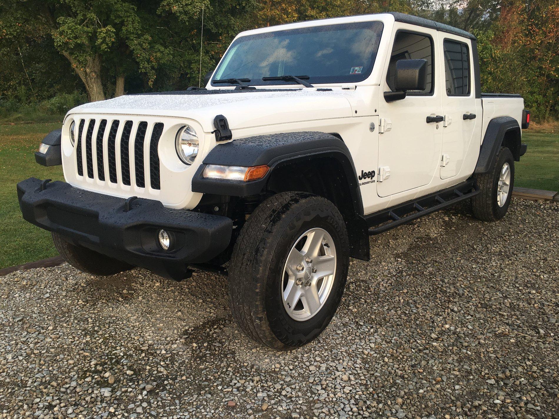 Jeep Gladiator BRIGHT WHITE Gladiator JT Club B1B89A55-4475-43CA-9500-28C0023D9162