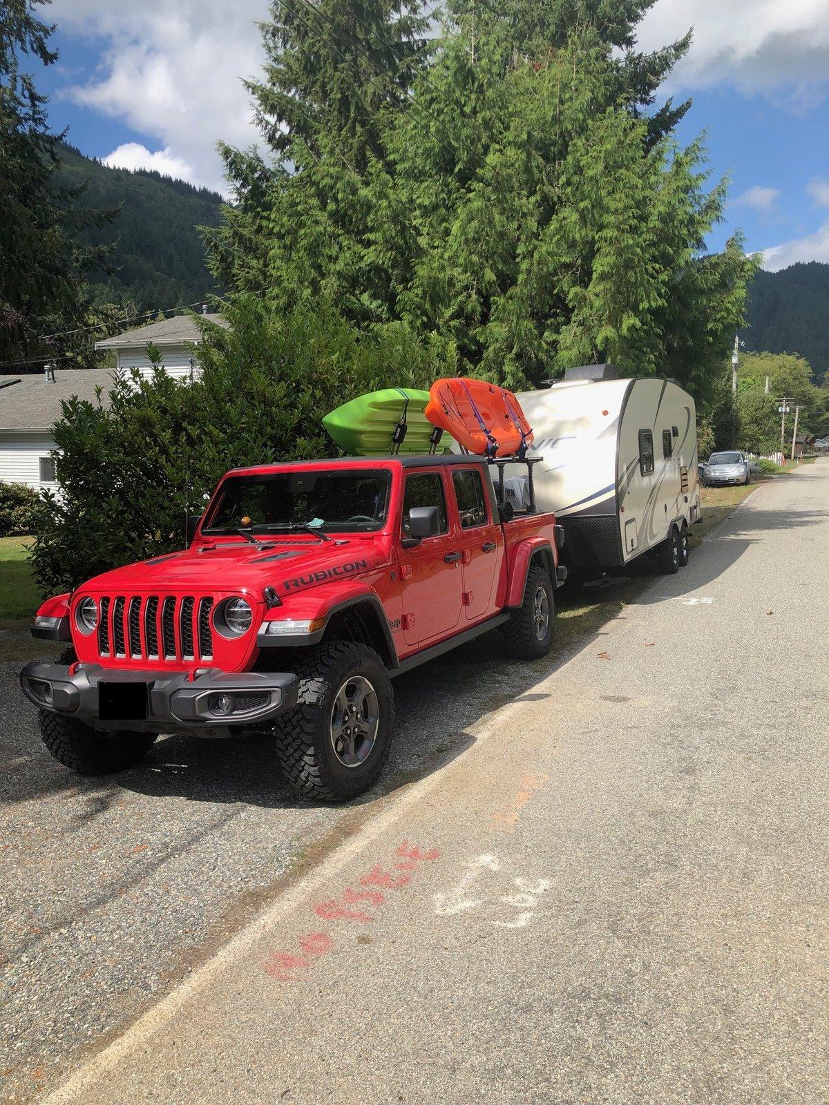 Jeep Gladiator Thule Xsporter Pro? 010 Kayaks 2