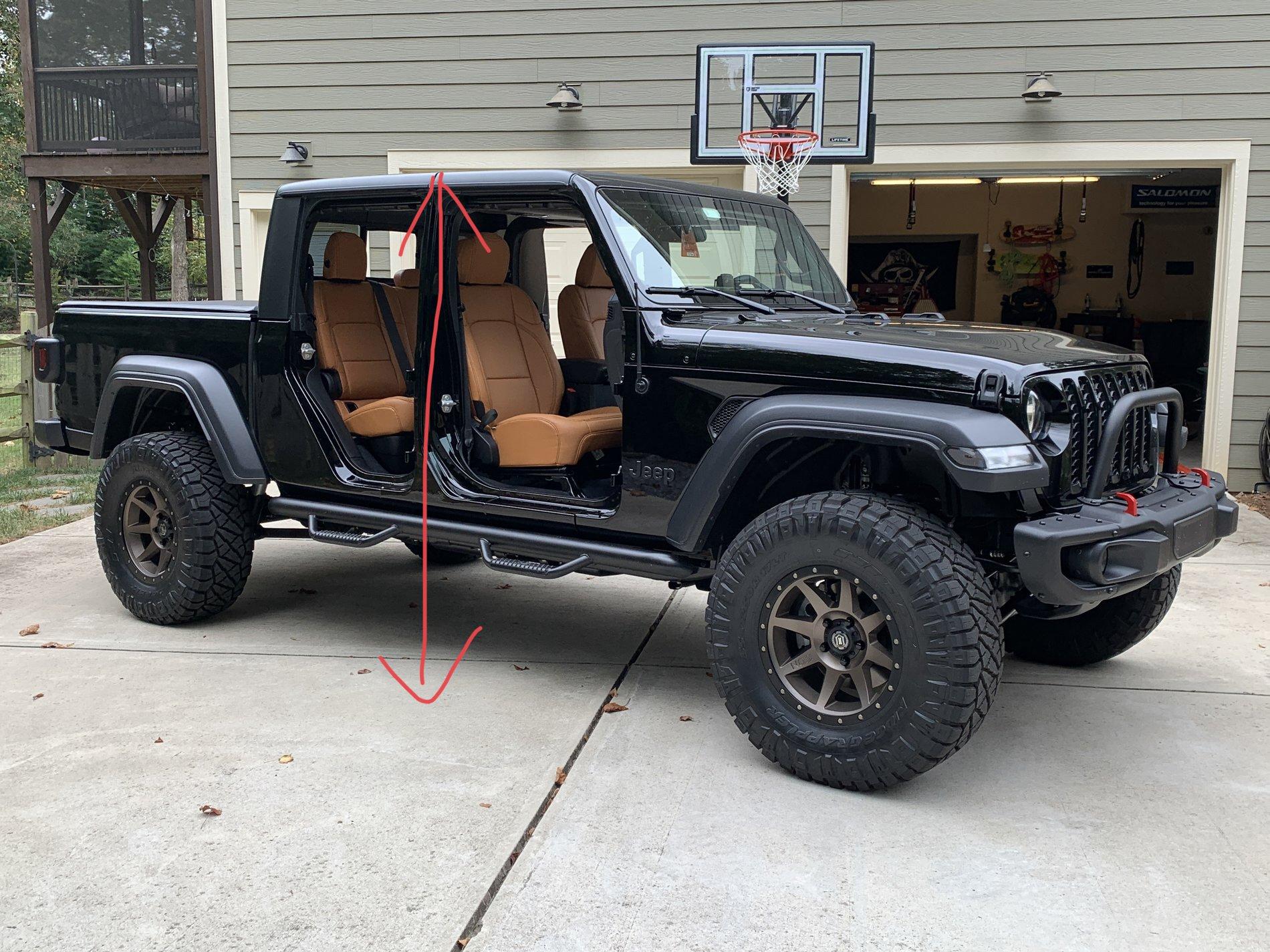 Jeep Gladiator BLACK Gladiator JT Club C2DCEB2D-FCE8-48AA-AF1A-269DBB79ADF0
