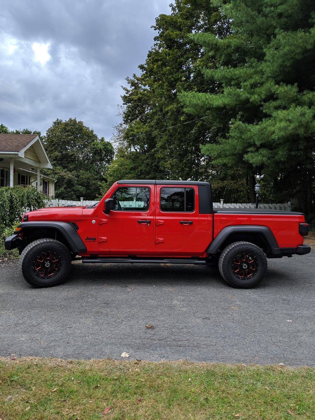 Jeep Gladiator 4" black rhino Xtreme nerf bars for sale (Albany , NY) IMG_20190923_152621