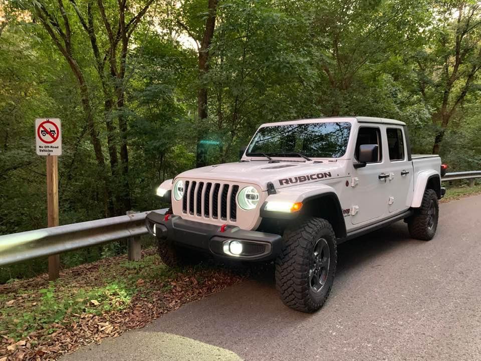 Jeep Gladiator BRIGHT WHITE Gladiator JT Club IMG_7393.JPG