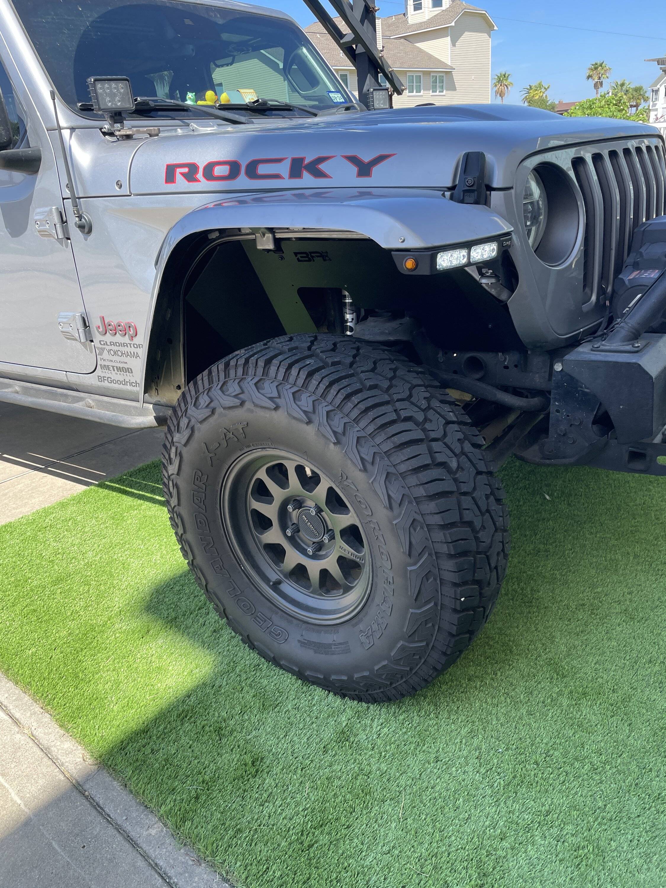 Jeep Gladiator Anyone running different front/rear fenders? IMG_9829.JPG