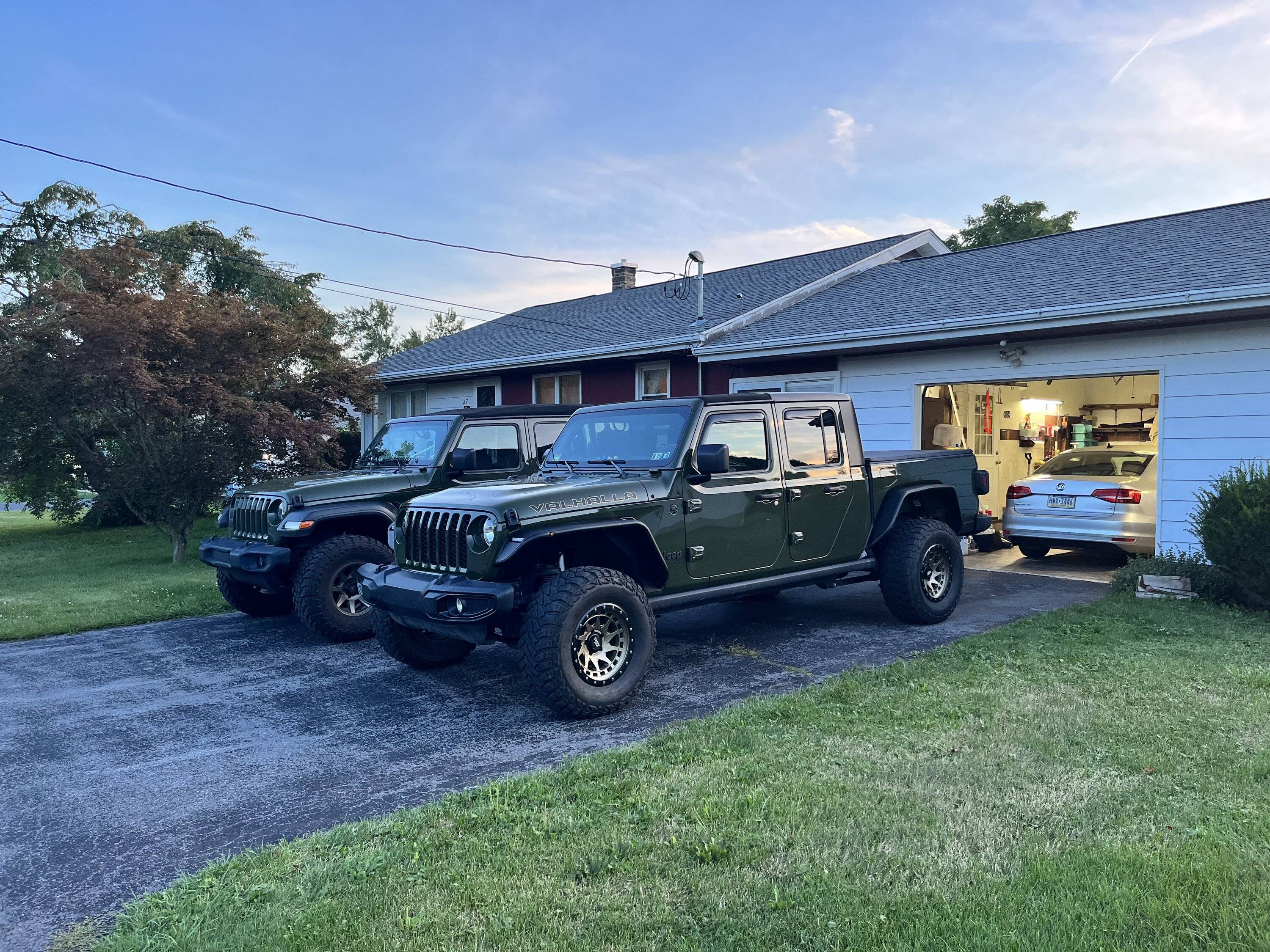 Jeep Gladiator Anyone running different front/rear fenders? IMG_6788