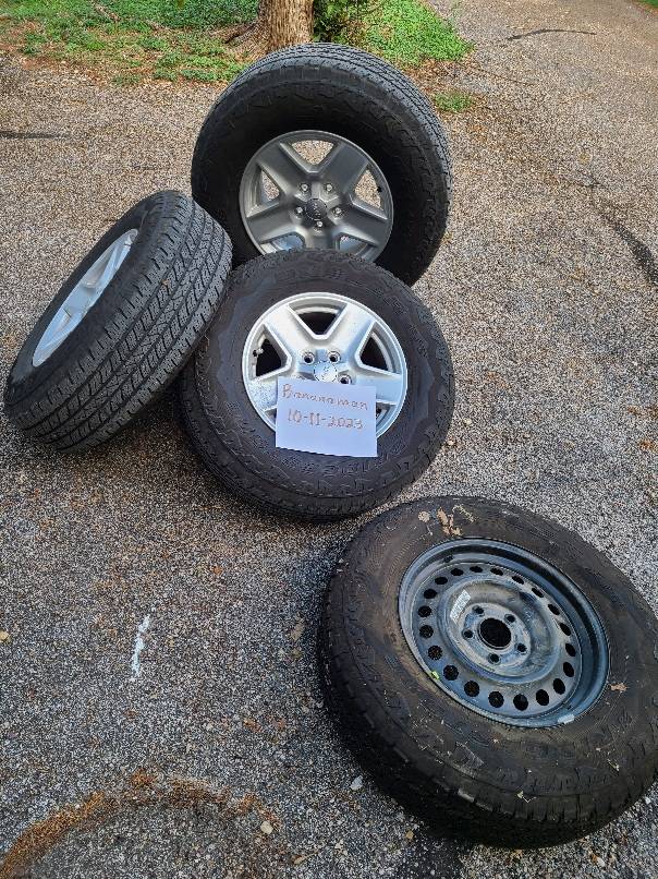 Jeep Gladiator Sport S wheels and tires for sale $300 20231011_175358
