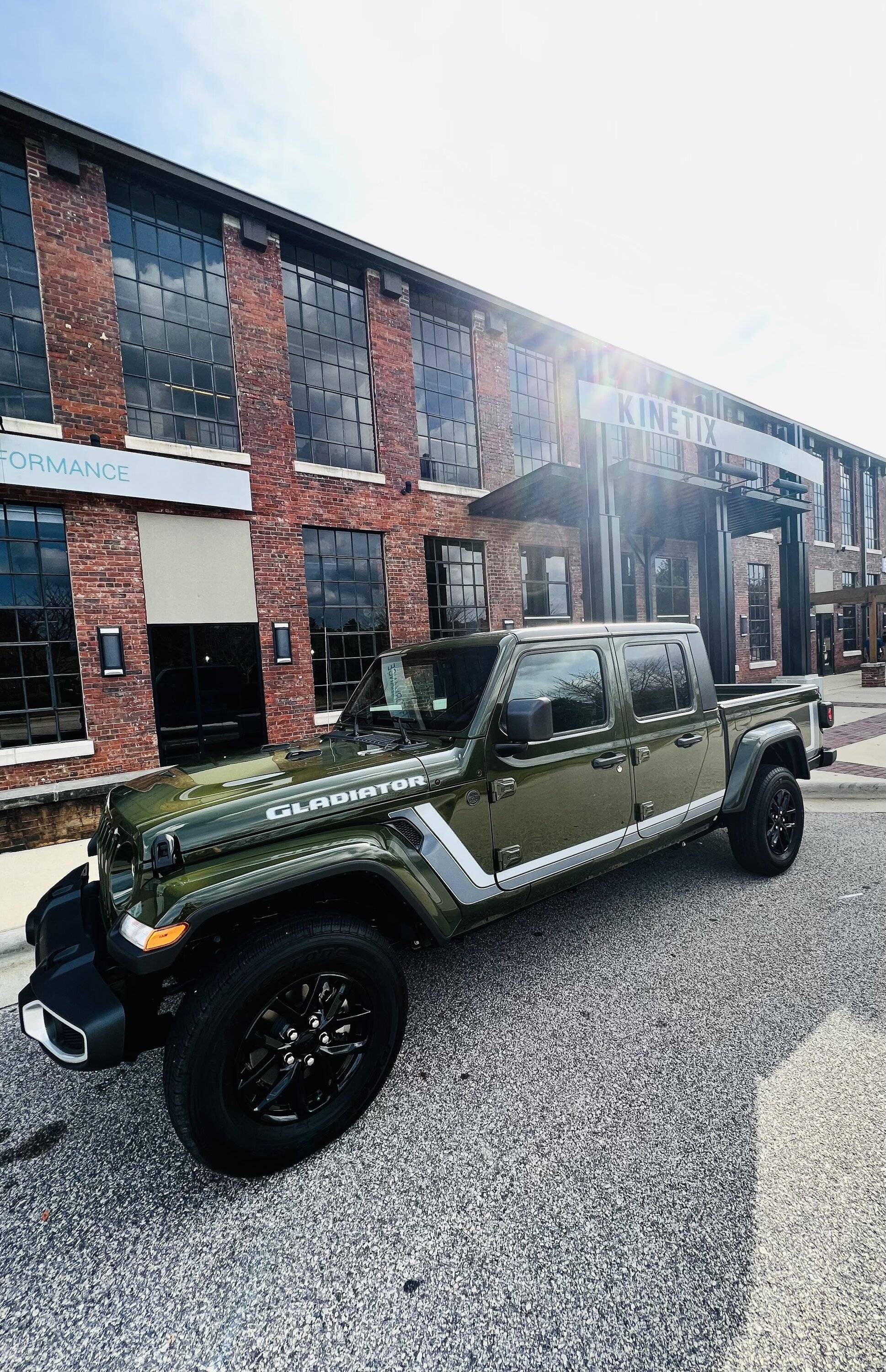 Jeep Gladiator Thule Xsporter Pro *OR* Yakima Overhaul HD?? IMG_1922.JPG