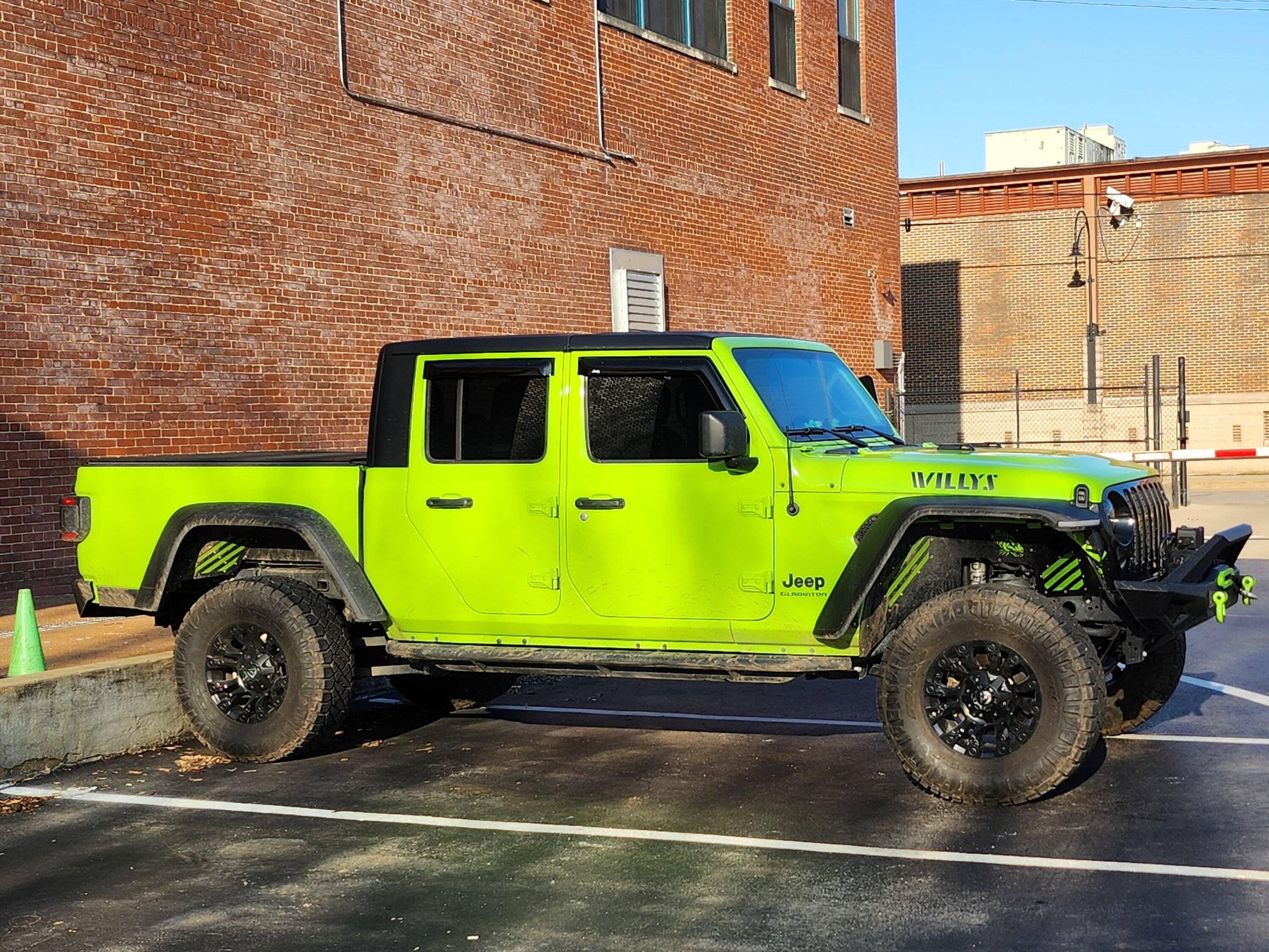 Jeep Gladiator Adding spacers to MOPAR LIFT 20230109_090311