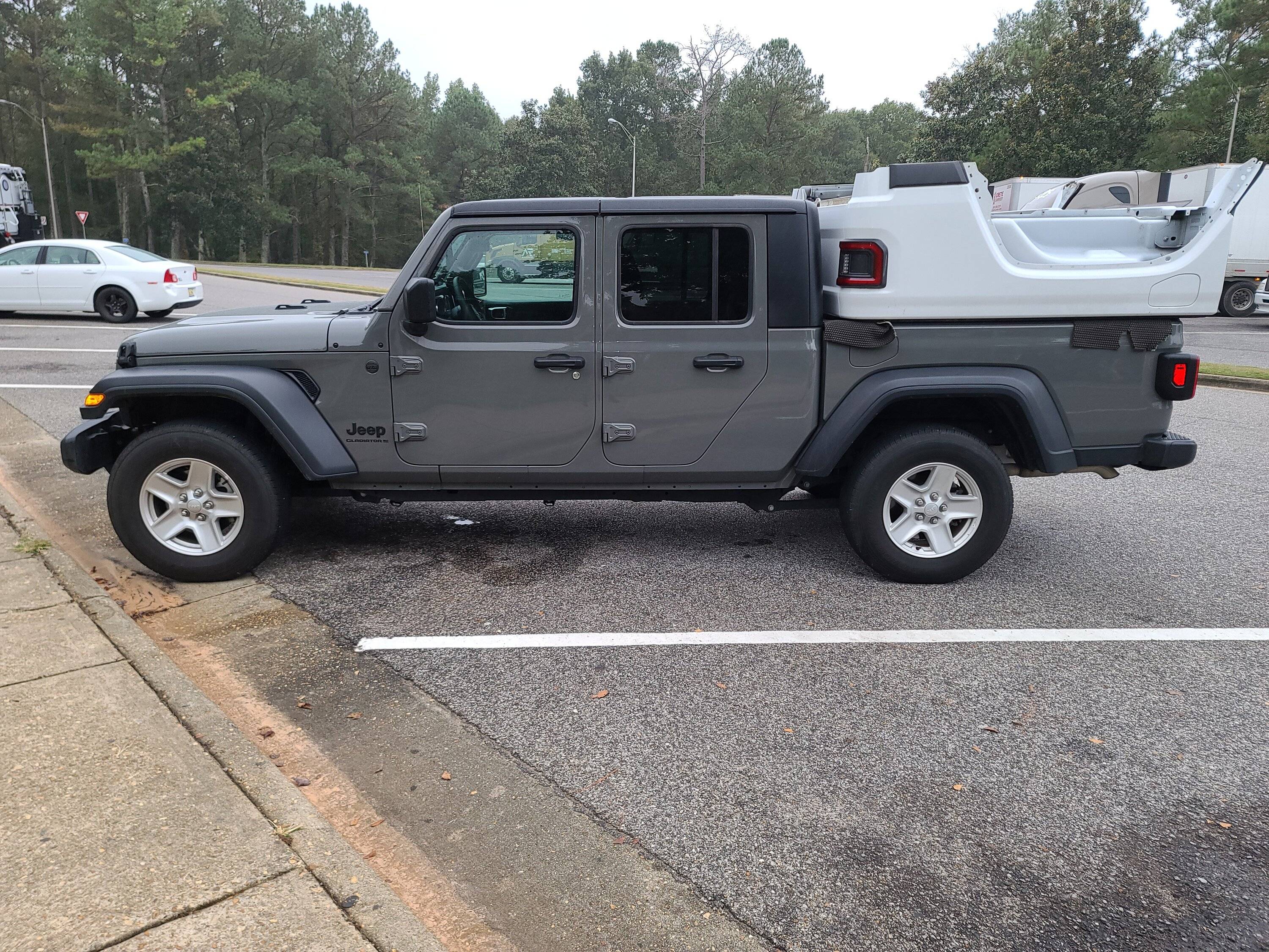 Jeep Gladiator So i got rear ended, need a bed 20231013_165527