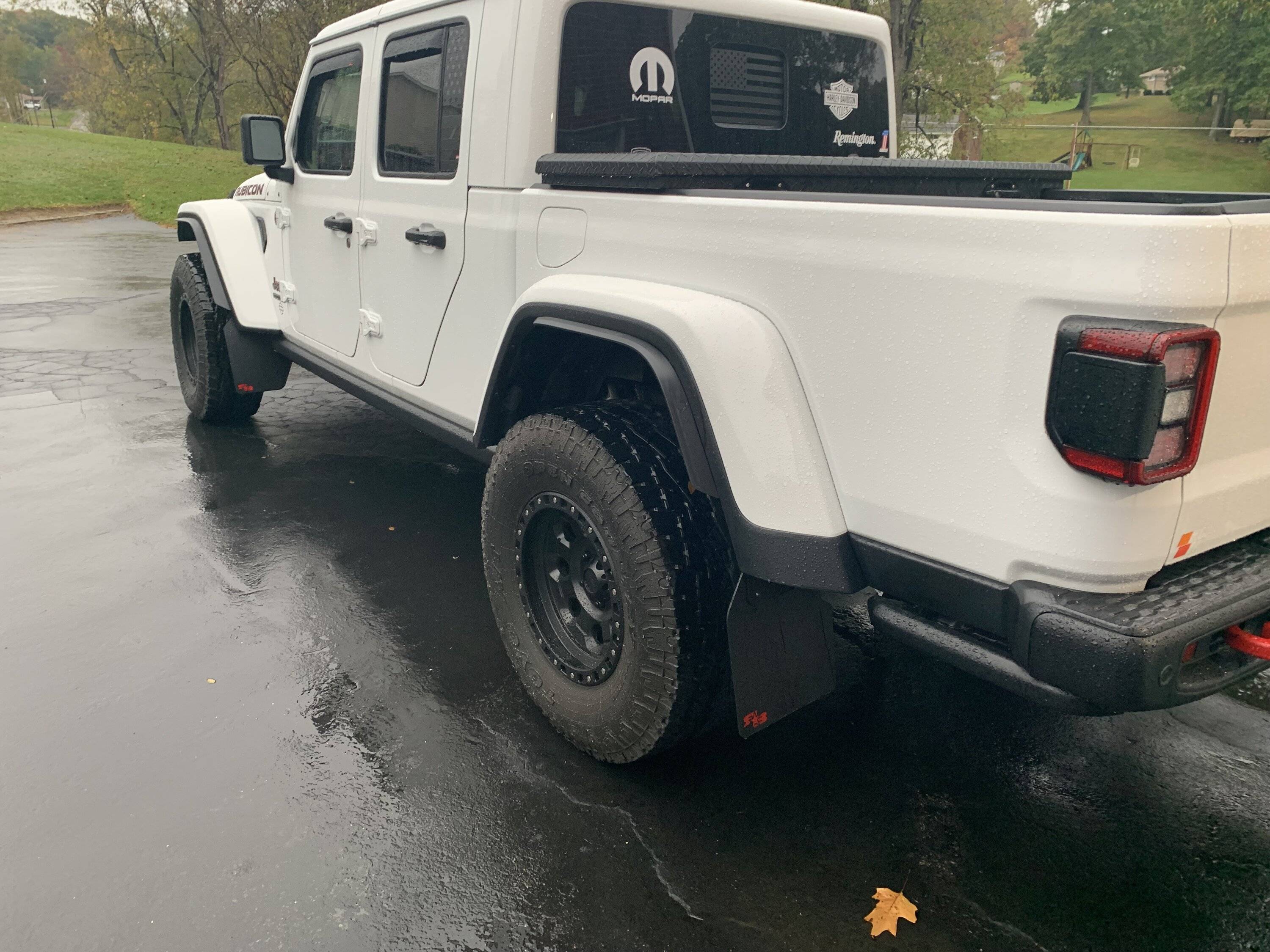 Jeep Gladiator Anyone installed Xtreme Recon Fenders on JT? IMG_9078
