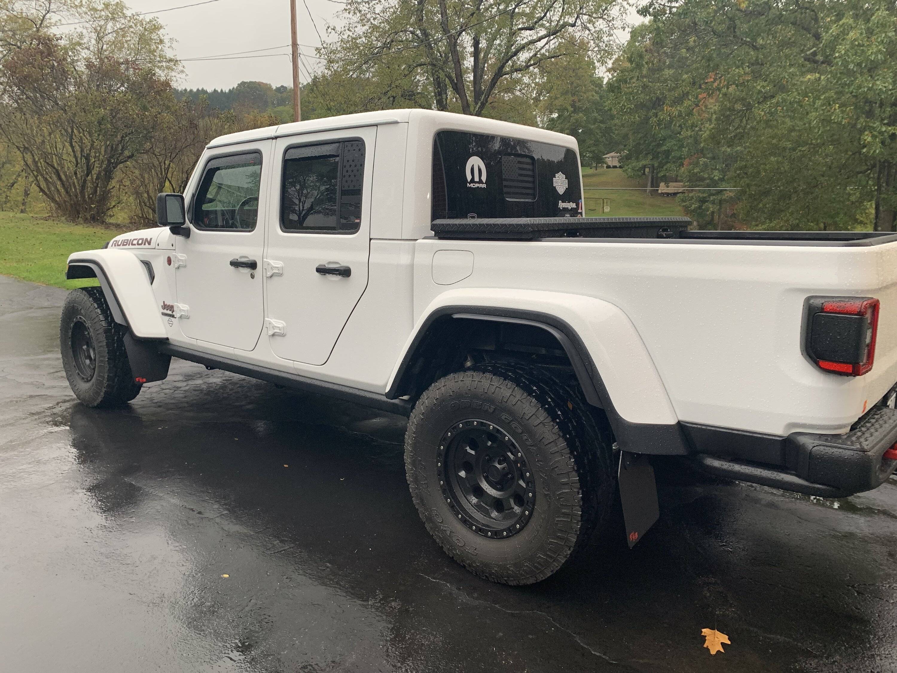 Jeep Gladiator Anyone installed Xtreme Recon Fenders on JT? IMG_9080