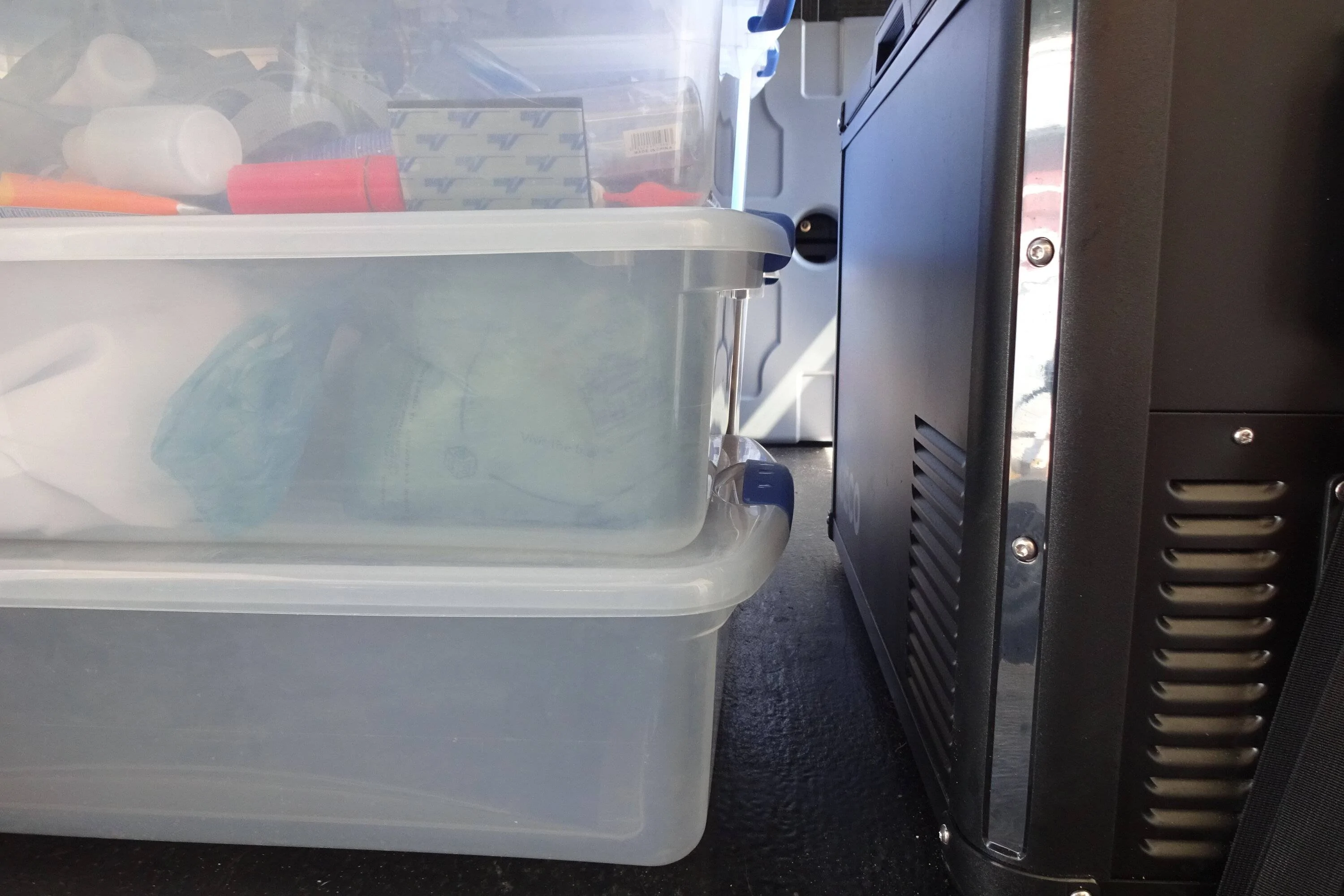 Jeep Gladiator Looking for clear plastic storage bins with straight sides, like Wolf Pack boxes DSC00394