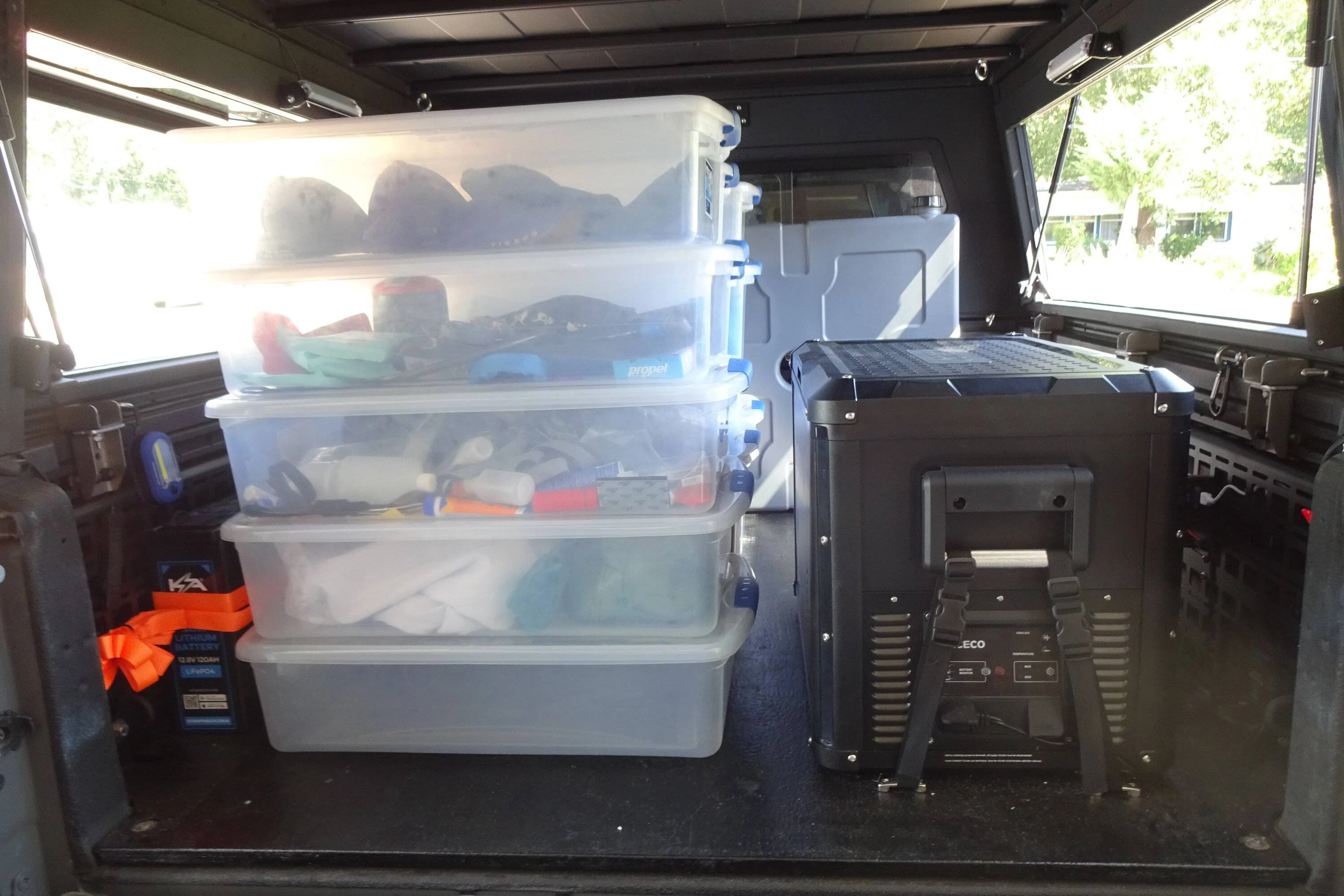 Jeep Gladiator Looking for clear plastic storage bins with straight sides, like Wolf Pack boxes DSC00395