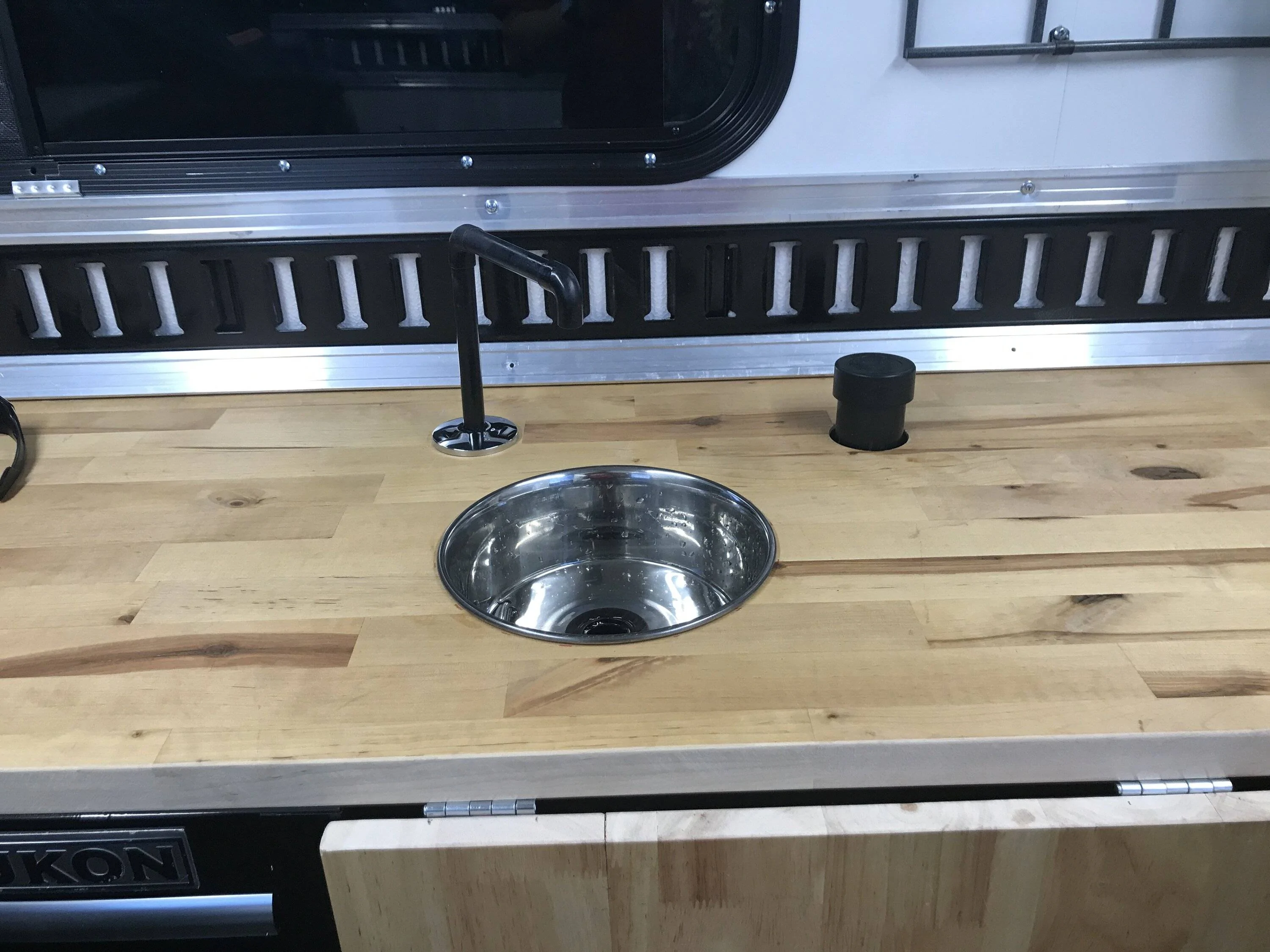 Jeep Gladiator help me find a sink 40E8F146-37E7-4F5A-AEFB-4BAB4890DA14