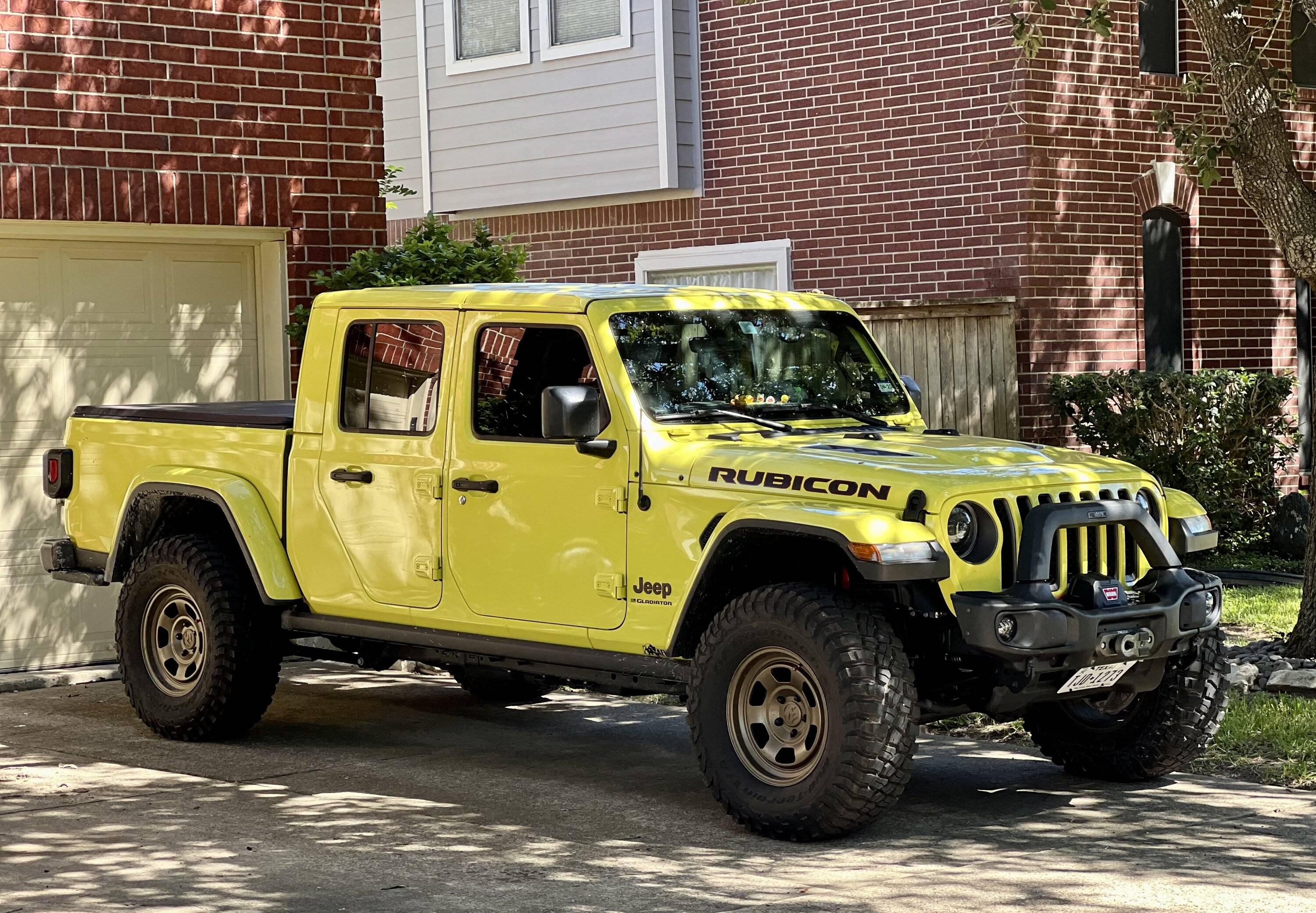 Jeep Gladiator Does anyone really like or have the High Velocity Color 1F019FCF-235E-4EDA-AB61-91E3D4A56BDA
