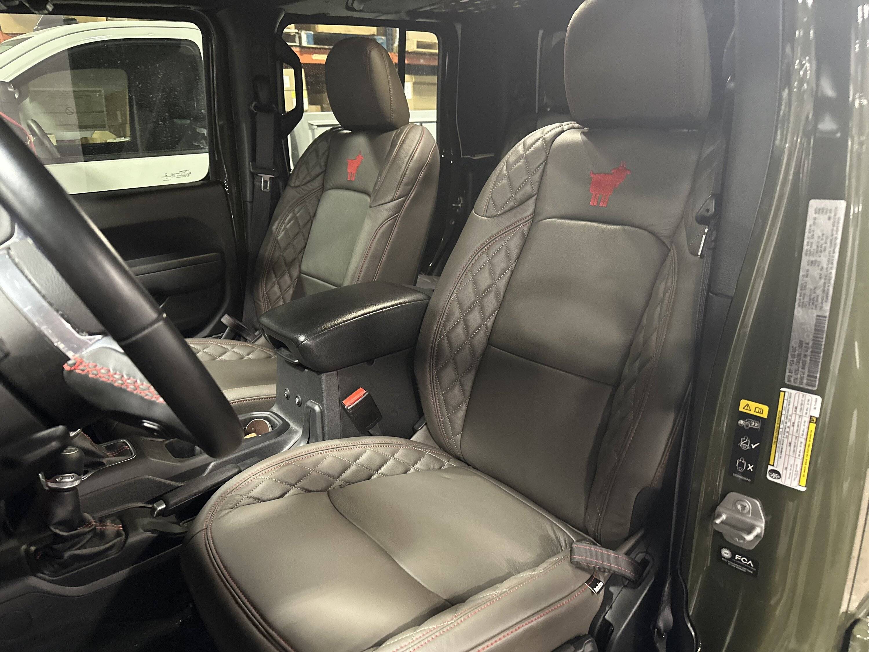 Jeep Gladiator Katzkin seat pictures 71875110124__EC2EDC94-143B-44C3-8162-3879CE58DD83