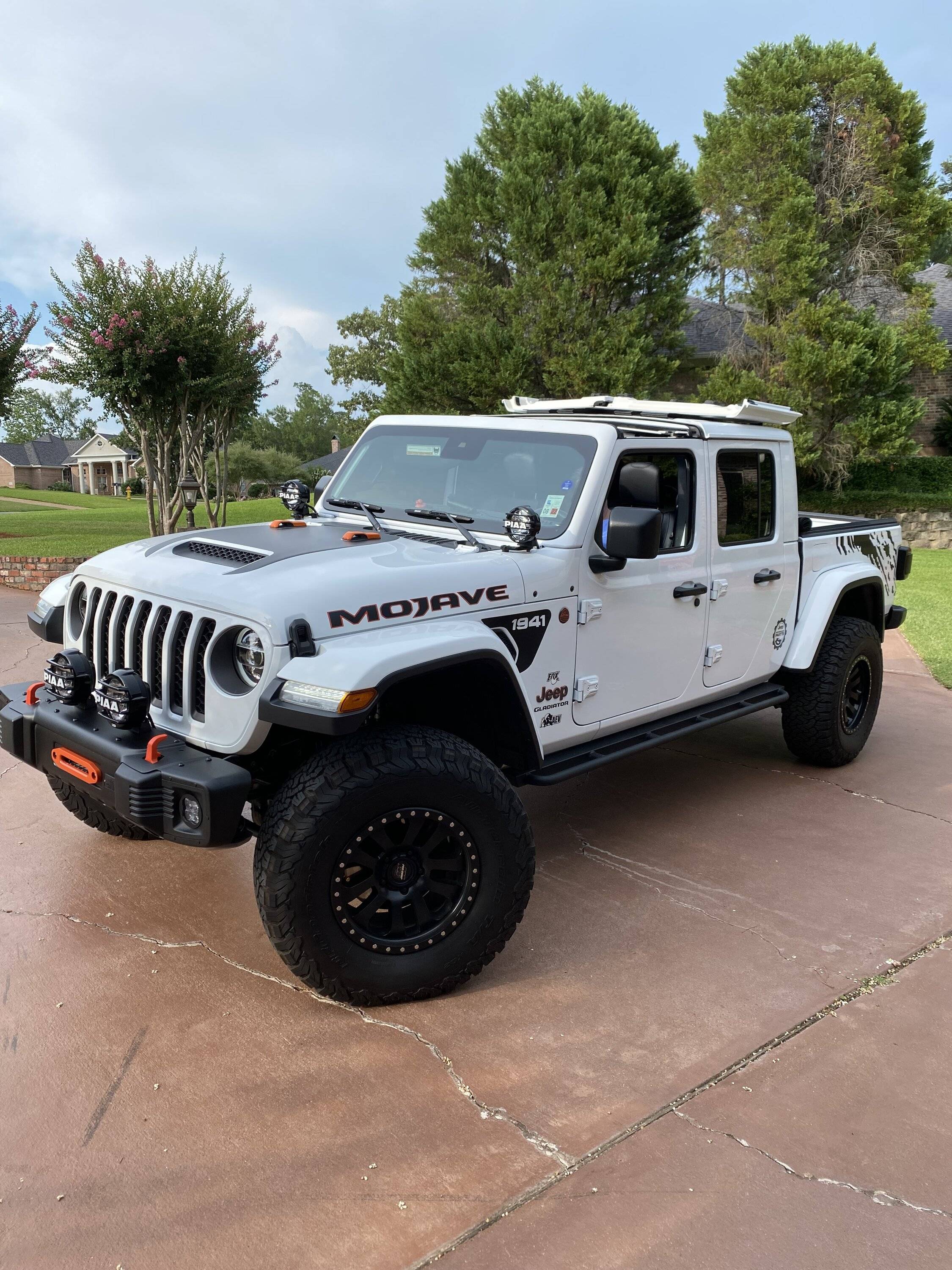 Jeep Gladiator Gladiator or Wrangler?? IMG_4847