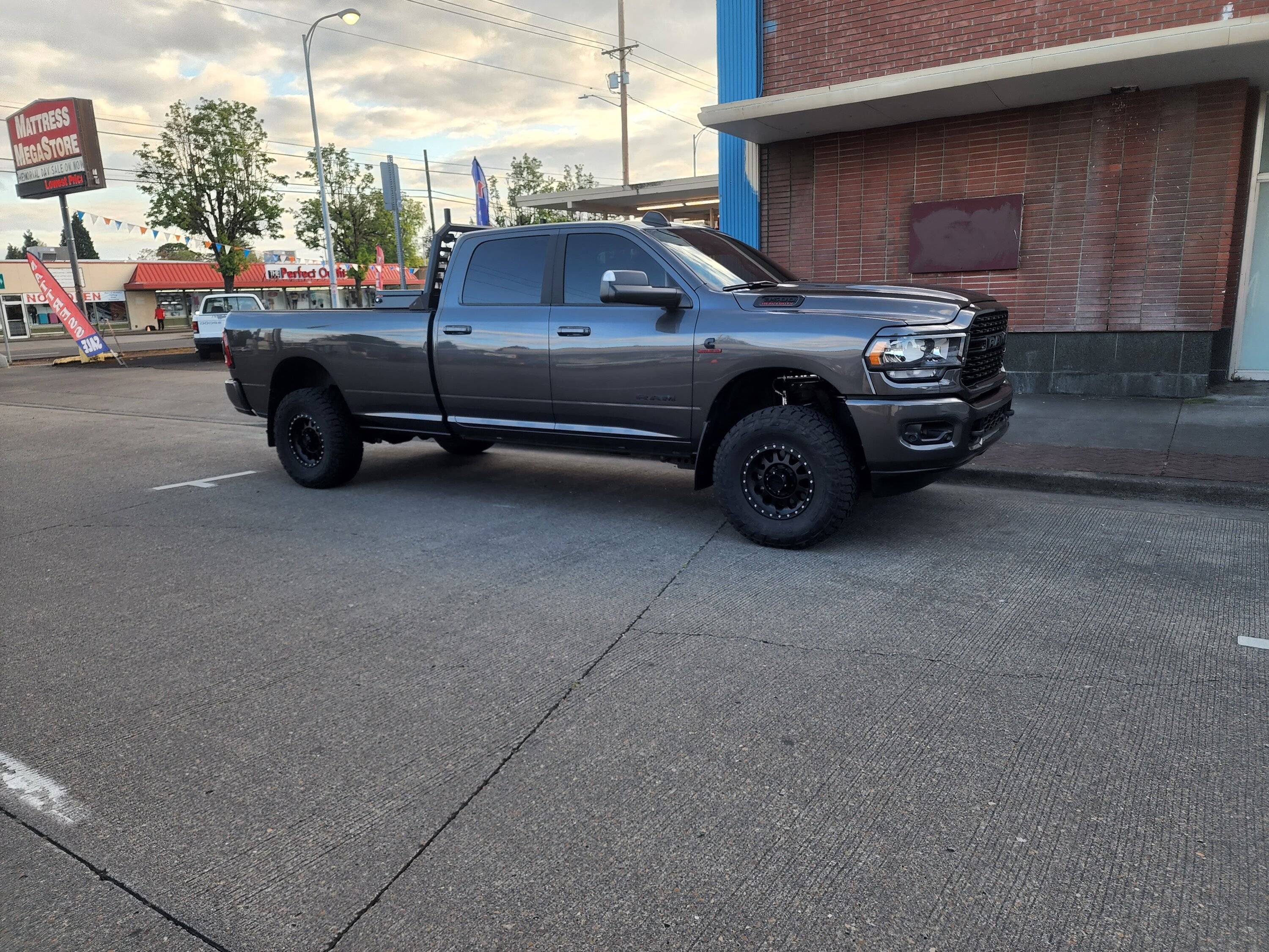Jeep Gladiator considering a gladiator, but got some requirements 20220520_191336
