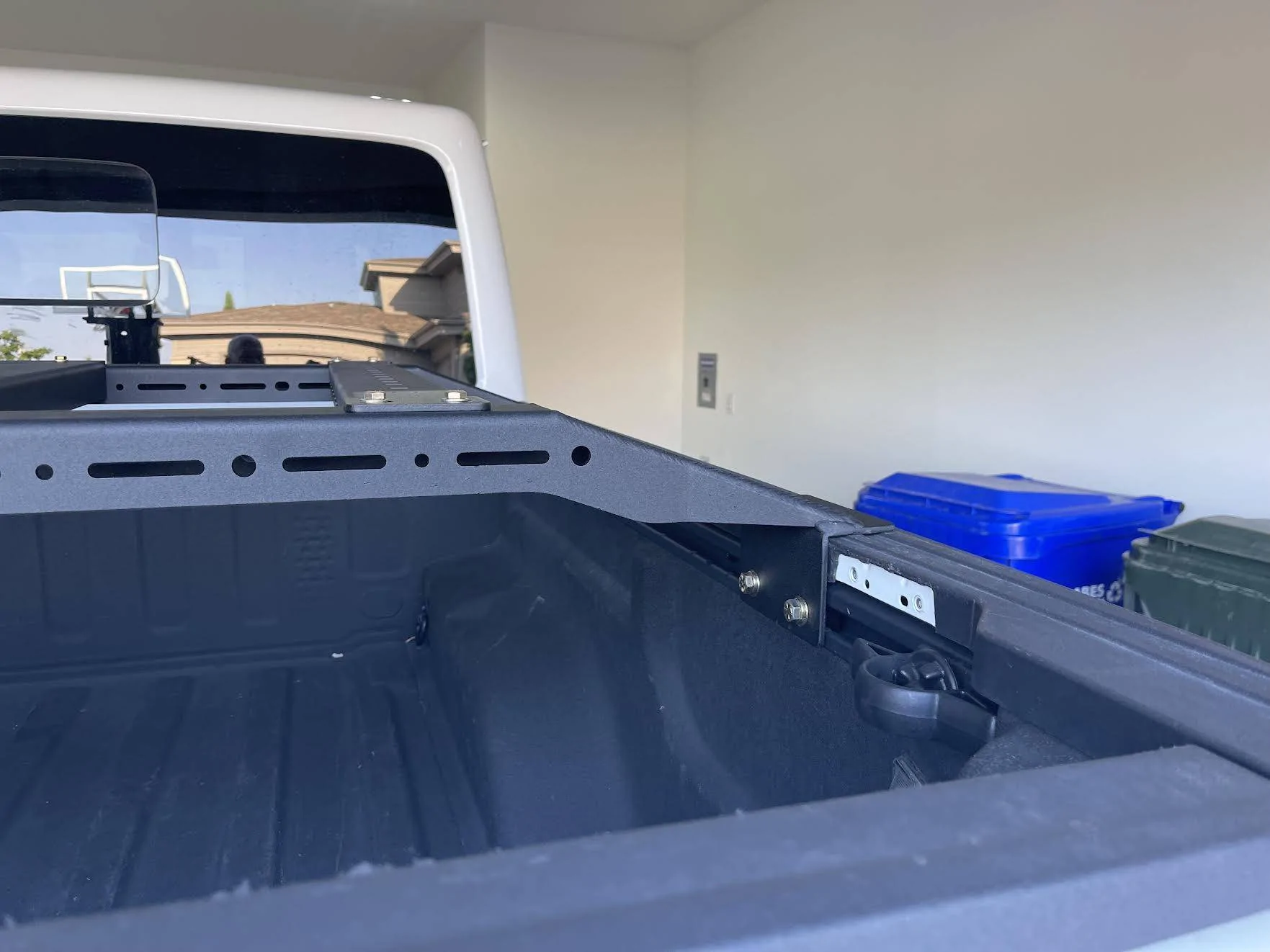 Jeep Gladiator Simple crossbars for spare tire? IMG_2987