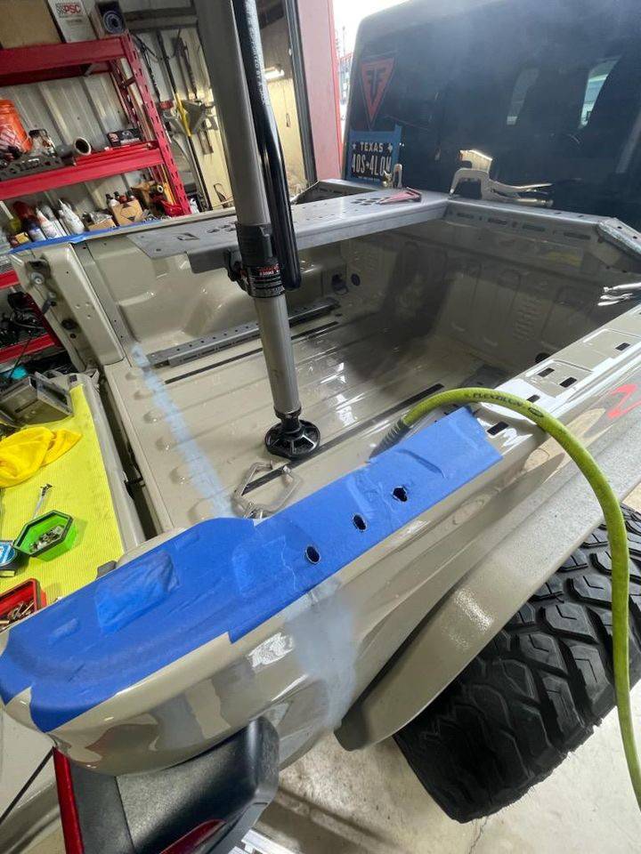 Jeep Gladiator Simple crossbars for spare tire? 6C319583-2B21-4D42-8023-3347036C5135