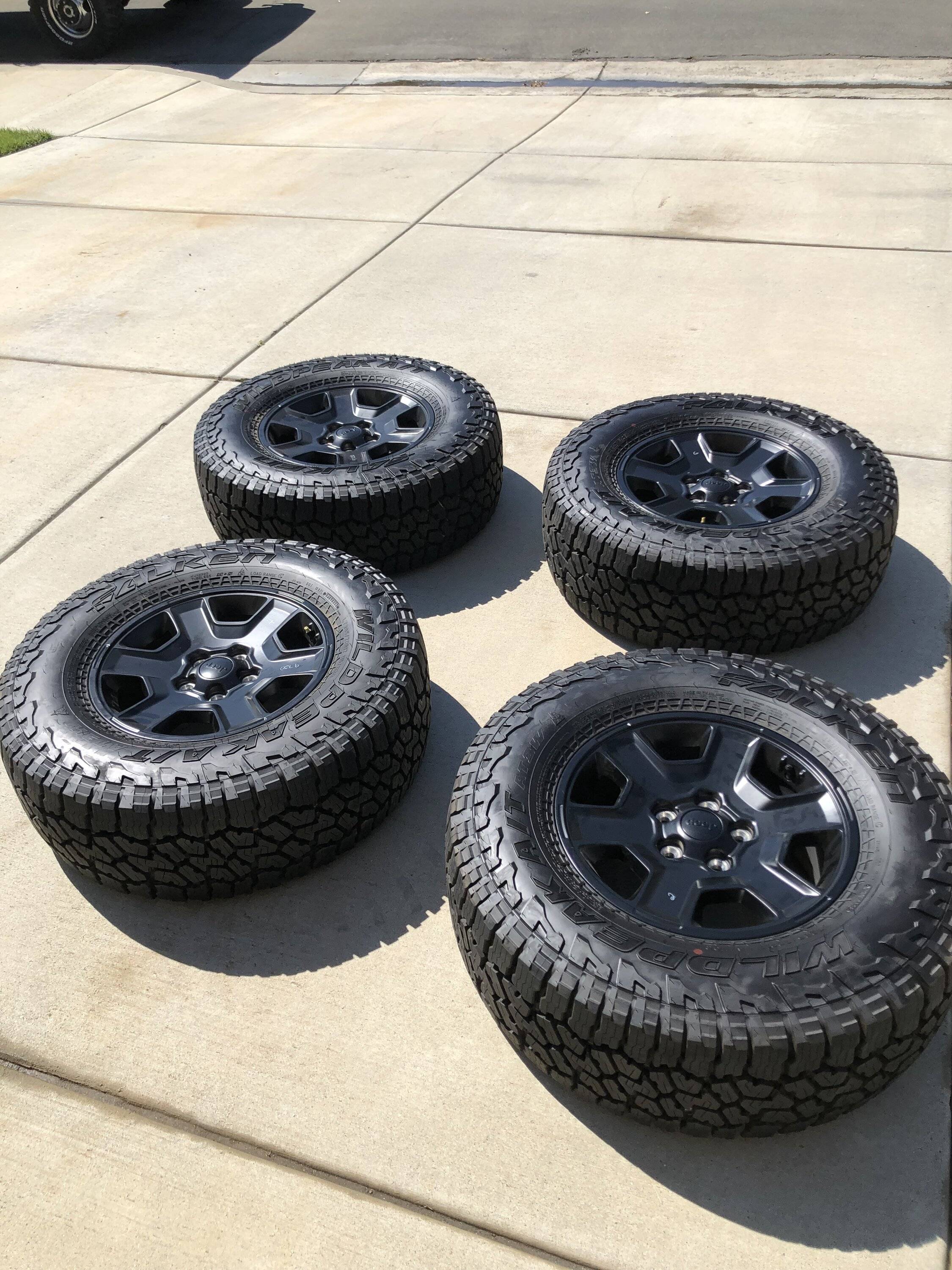 Jeep Gladiator New 23 Mojave wheels and Falken 285 70 17 tires IMG_7860