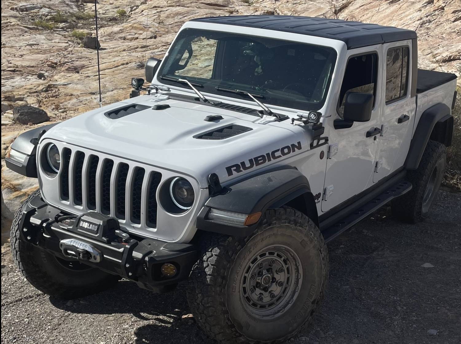 Jeep Gladiator Sorry can’t find thread but any side steps go with Rubi Rails? IMG_1188