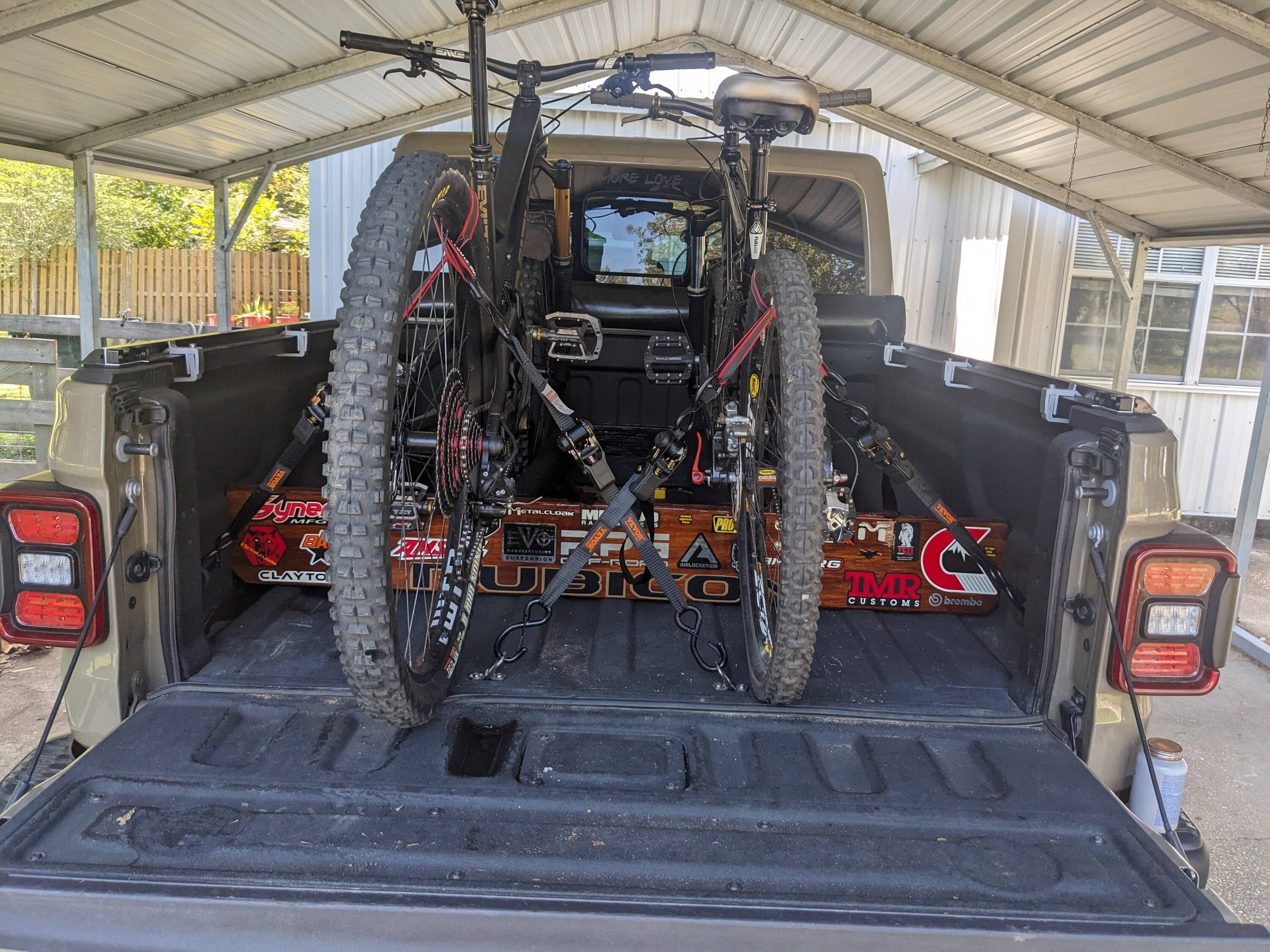 Jeep Gladiator Multi function in bed bike carrier PXL_20230925_181900757