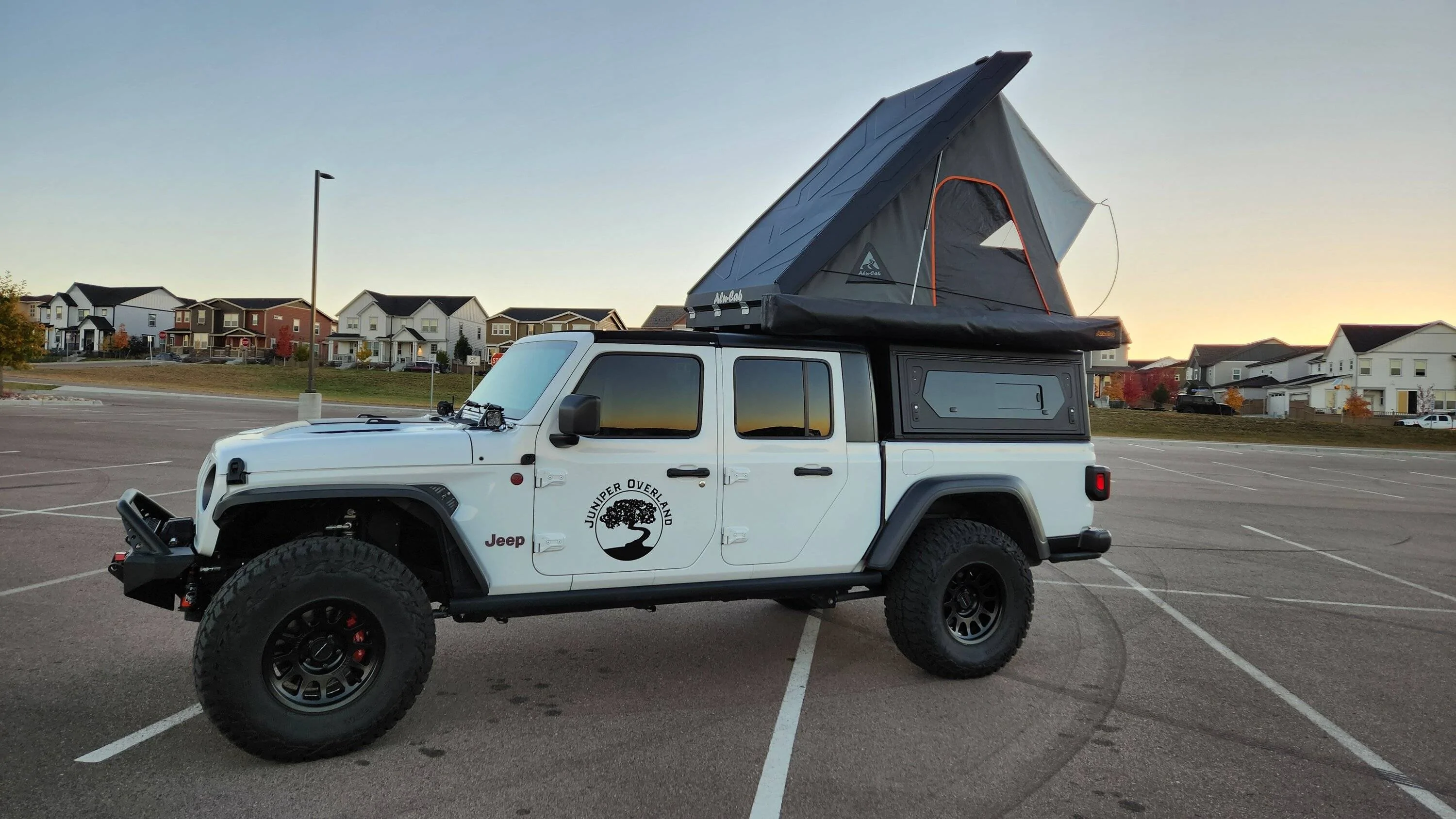 Jeep Gladiator Alu-Cab Contour Canopy w/ accessories 20231020_180659