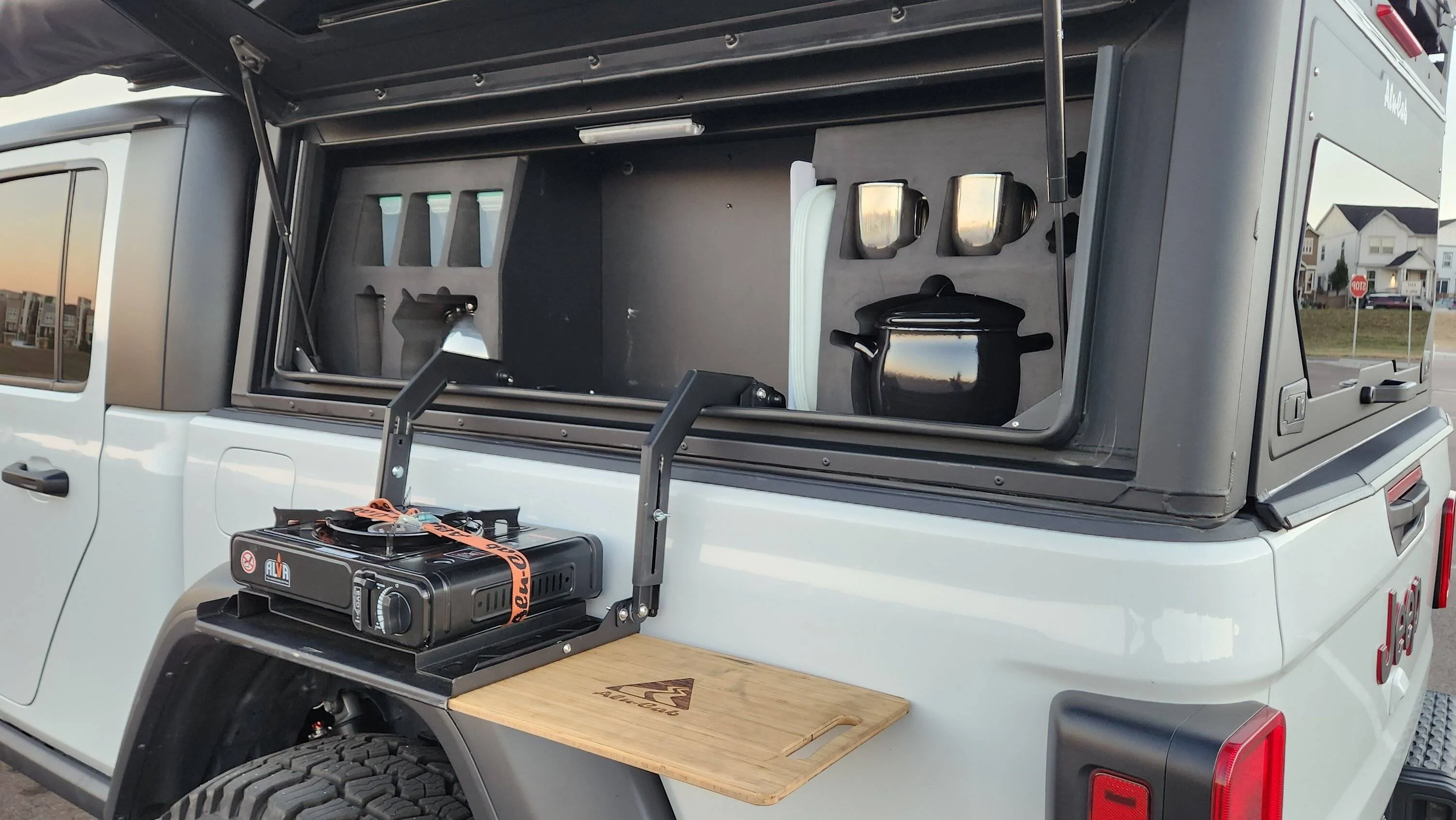 Jeep Gladiator Alu-Cab Contour Canopy w/ accessories 20231020_181150