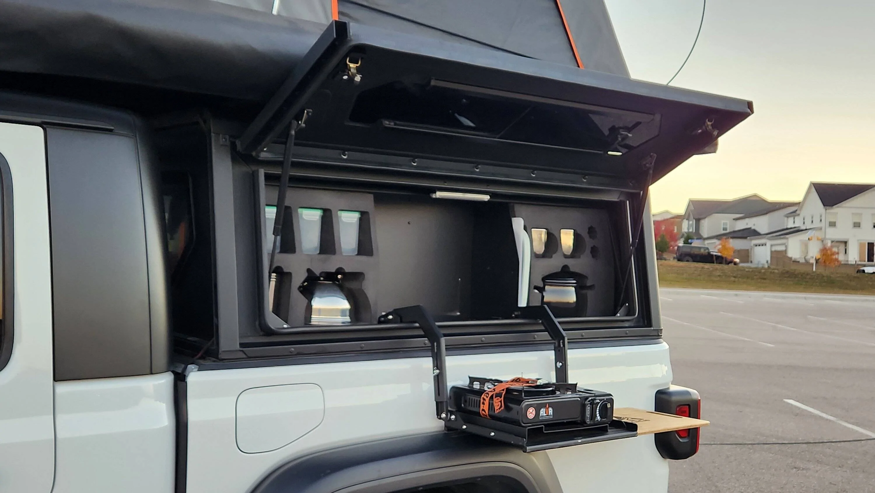 Jeep Gladiator Alu-Cab Contour Canopy w/ accessories 20231020_181212