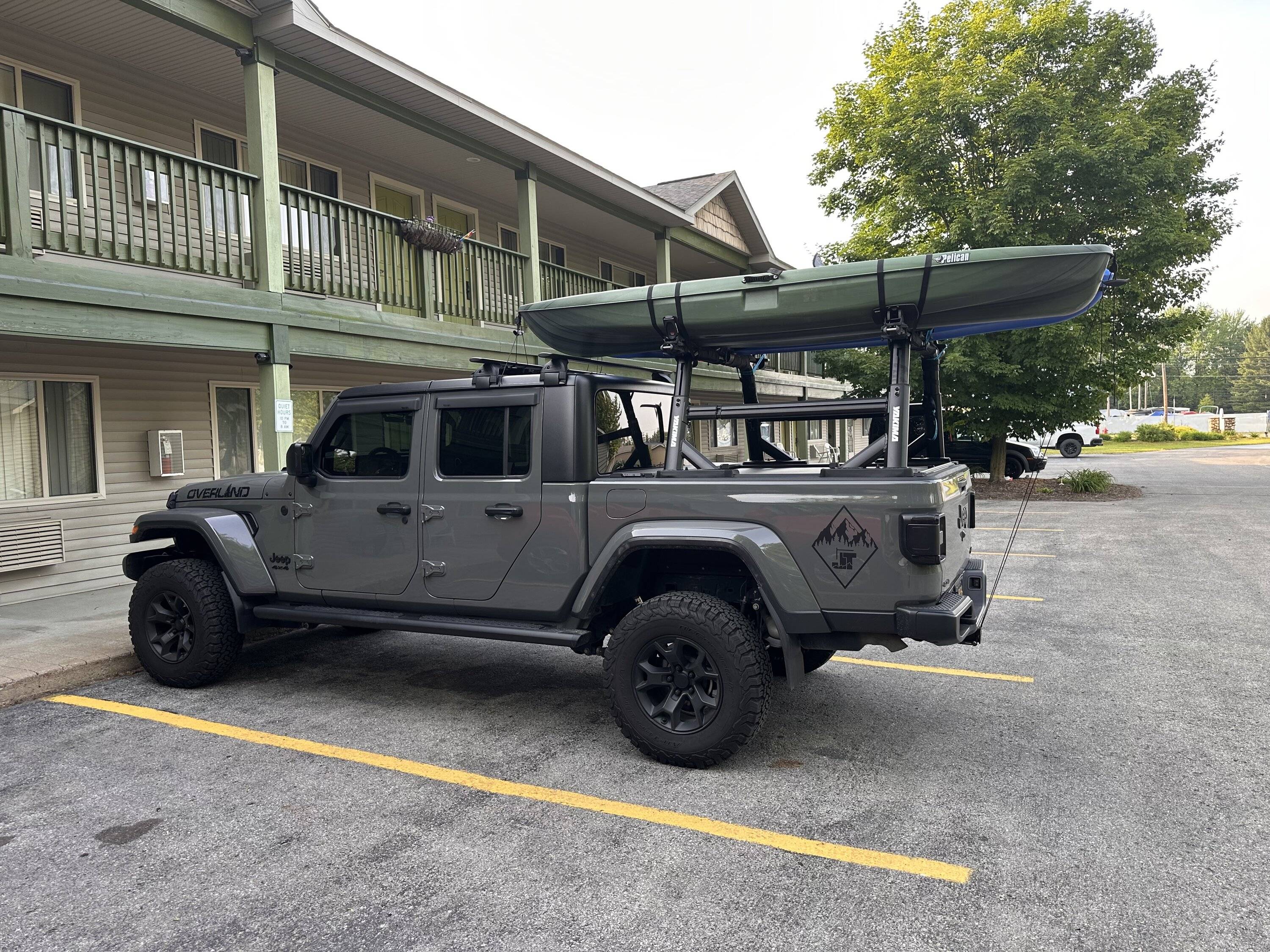 Jeep Gladiator Thule Xsporter Pro *OR* Yakima Overhaul HD?? IMG_5514