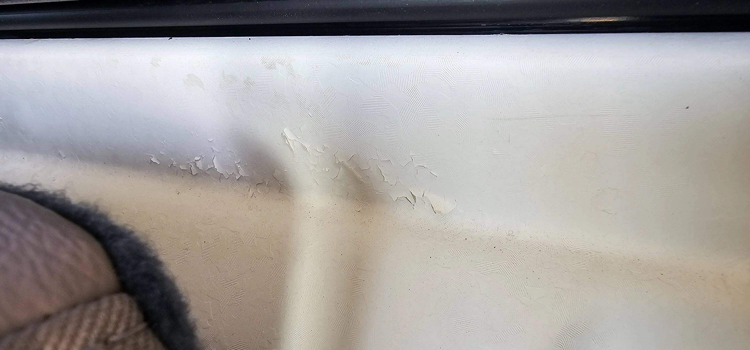 Jeep Gladiator Peeling white coating inside hard top jeep top inside coating 1