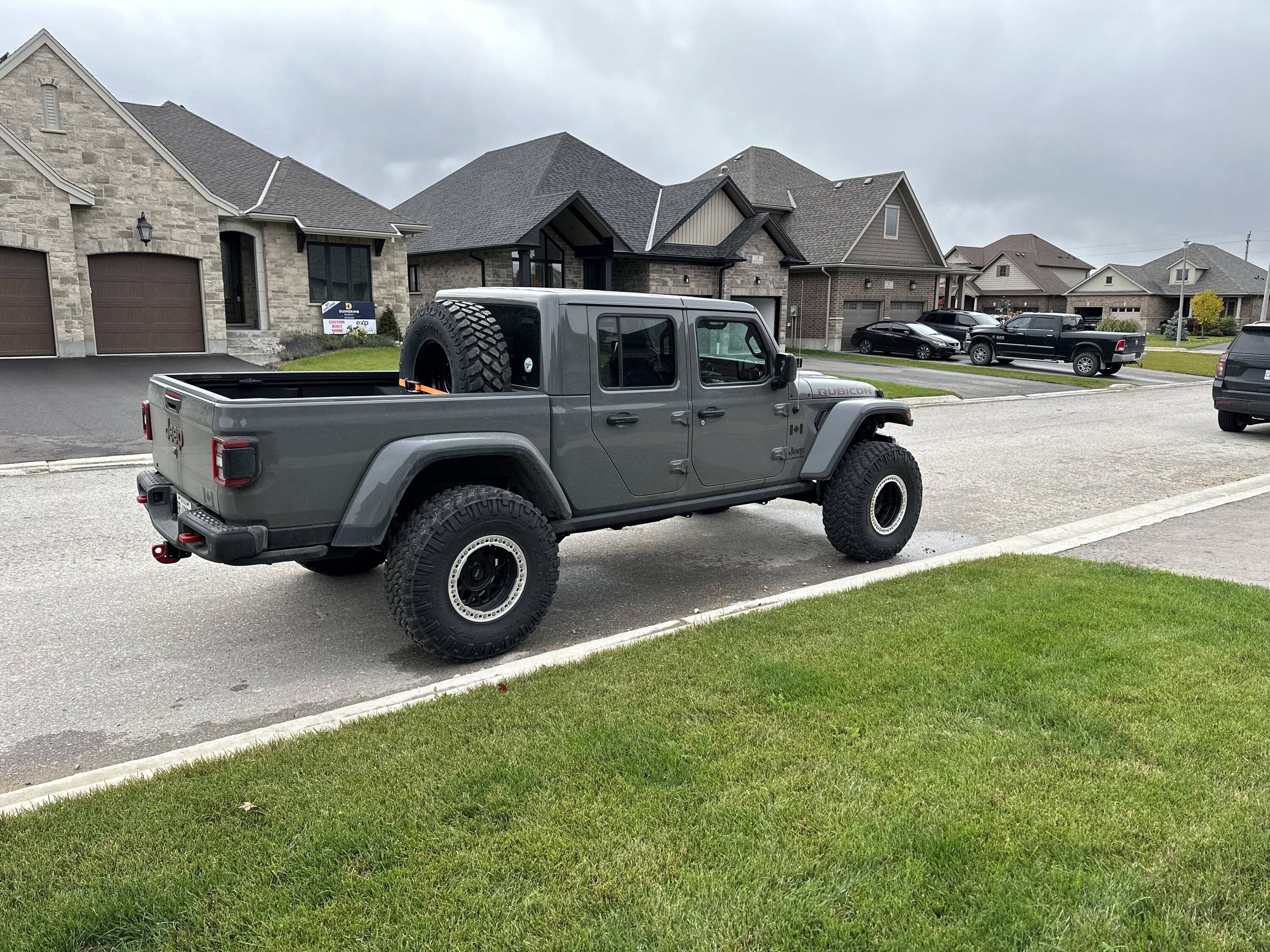 Jeep Gladiator What's everyone doing with their spare tire? IMG_4720