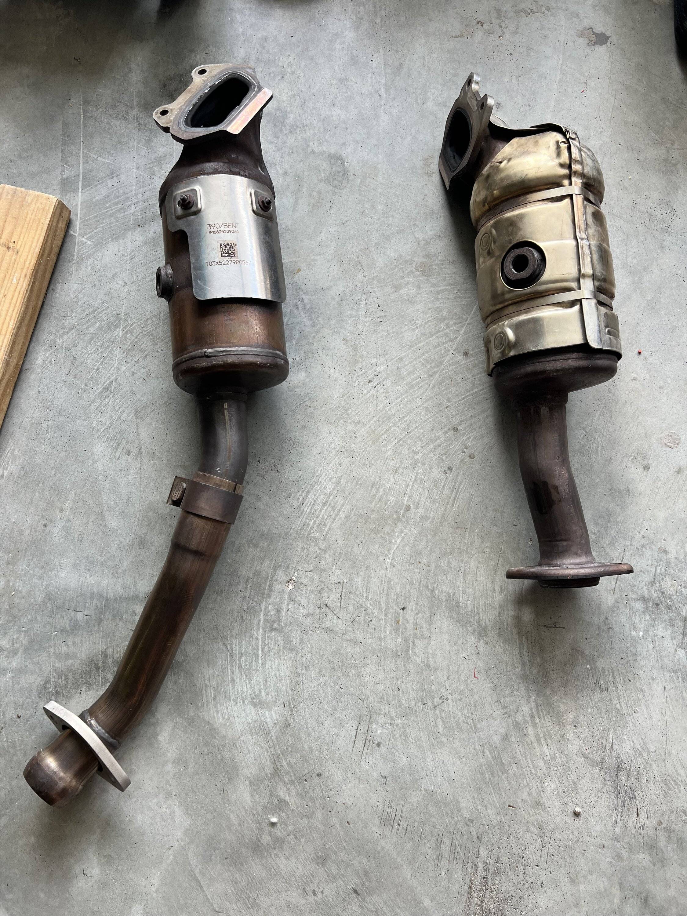 Jeep Gladiator 2020 Gladiator exhaust manifolds (3.6 pentastar v6) IMG_3500