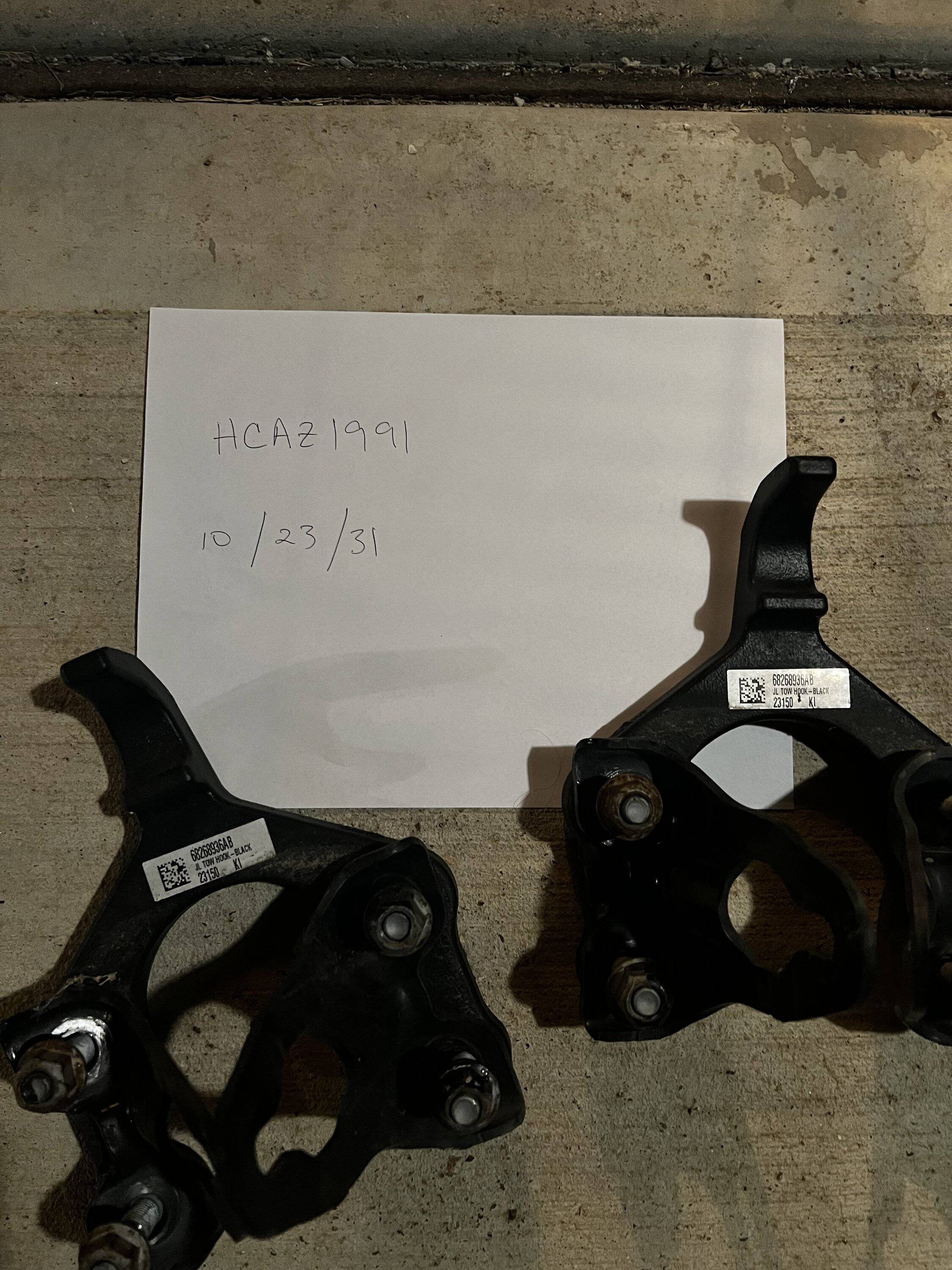 Jeep Gladiator Front bumper tow hooks IMG_3597