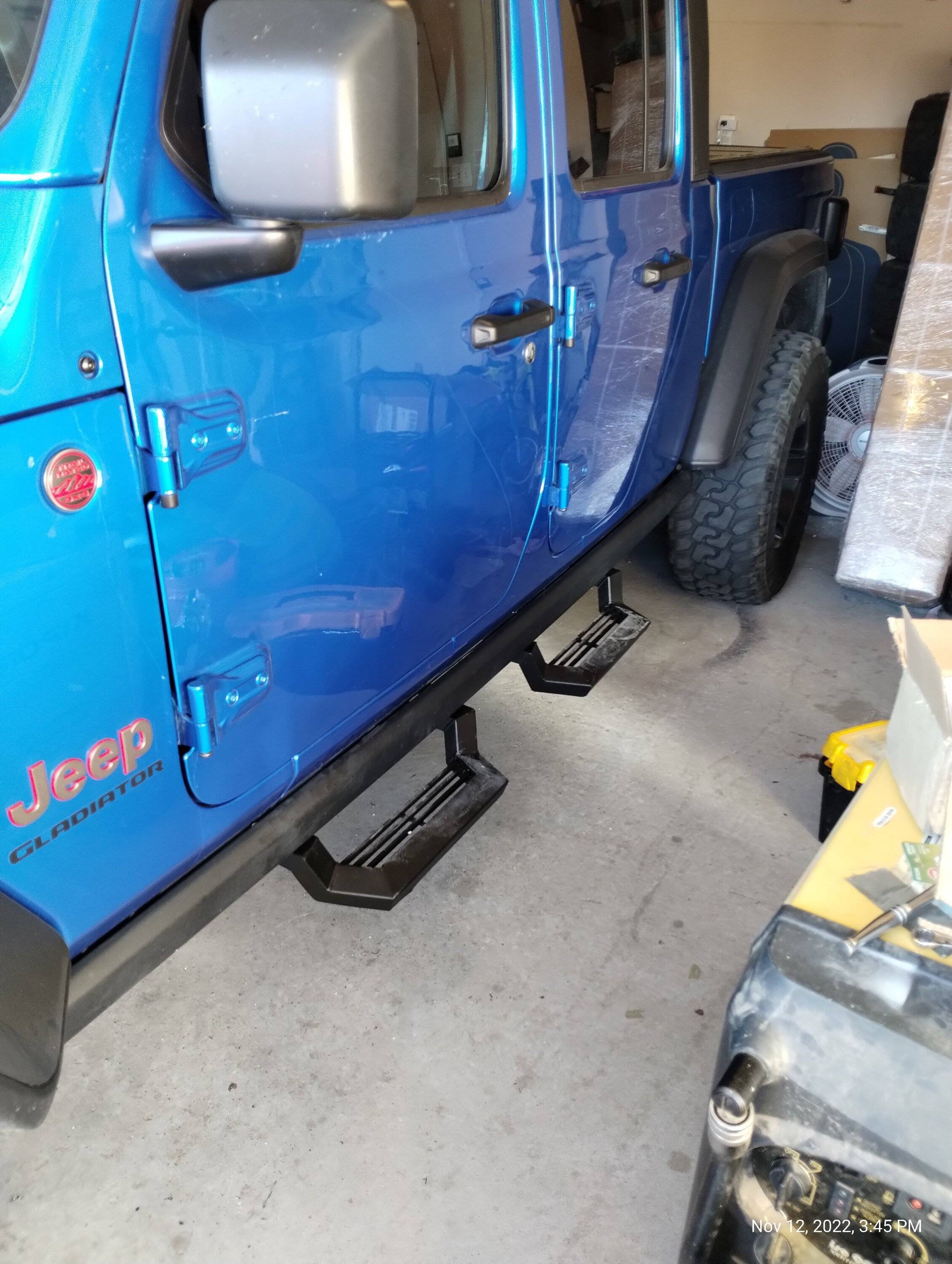 Jeep Gladiator Sorry can’t find thread but any side steps go with Rubi Rails? IMG_20221112_154526202