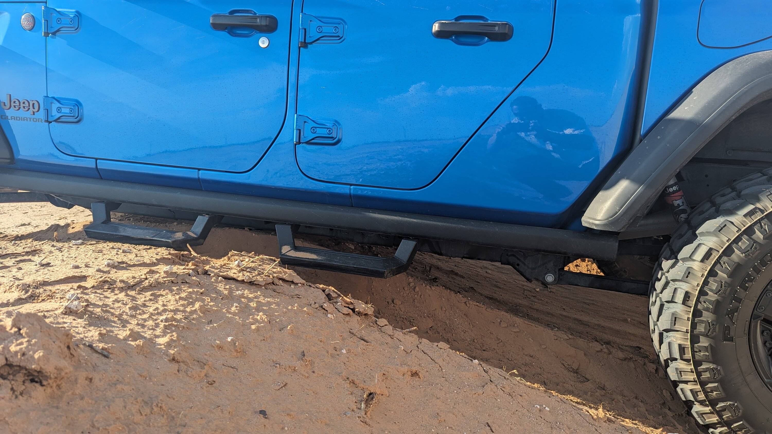 Jeep Gladiator Sorry can’t find thread but any side steps go with Rubi Rails? PXL_20230807_233921548